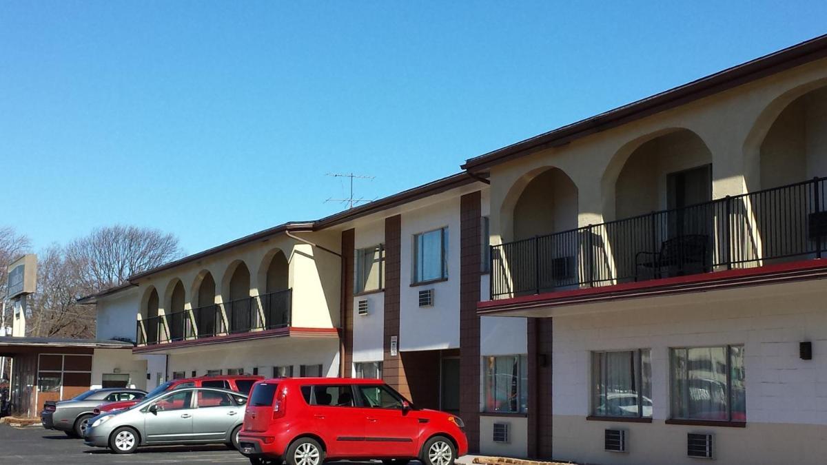 Americas Best Inn & Suites Urbana photo 3