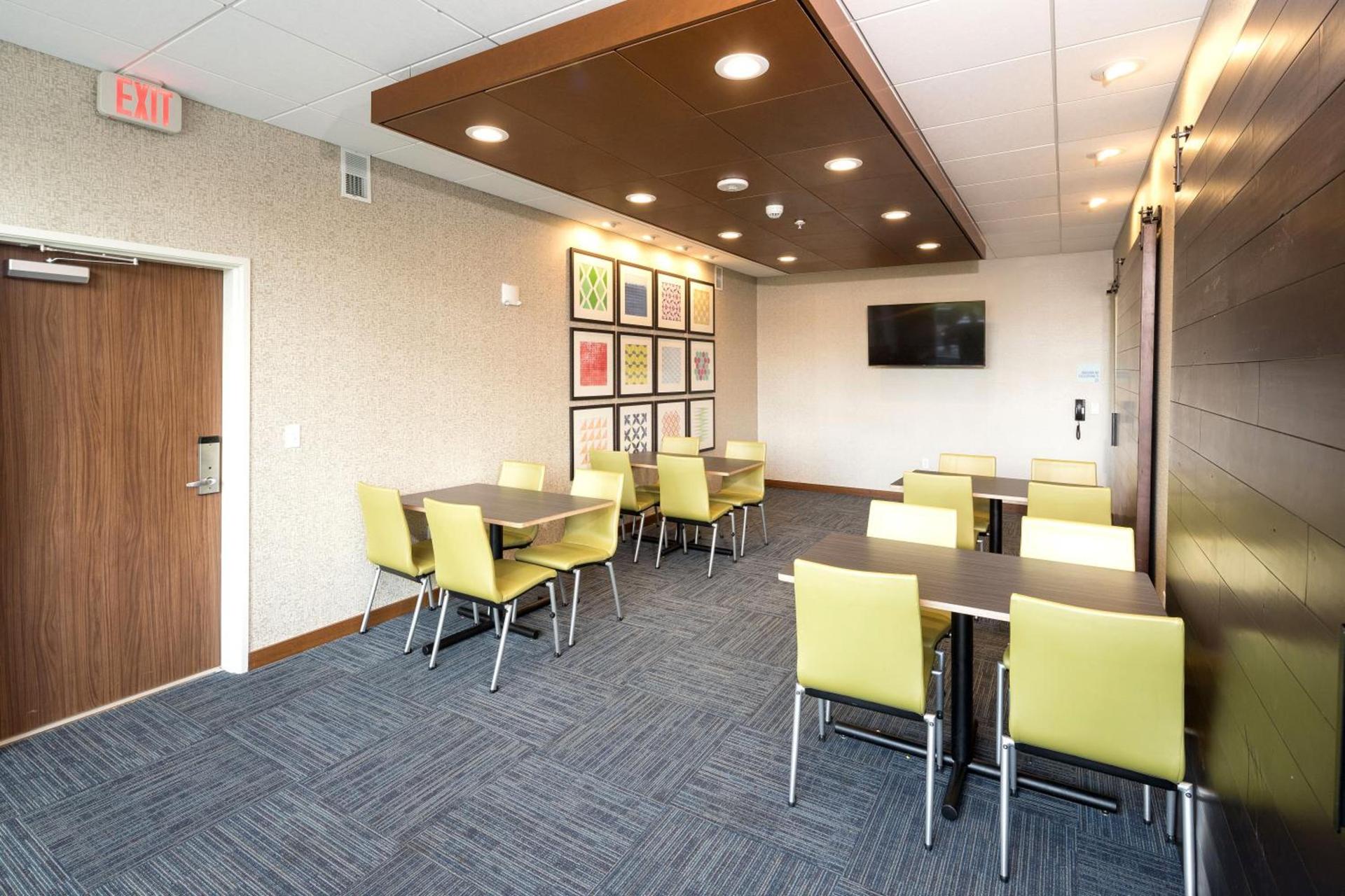 Holiday Inn Express & Suites - Kalamazoo West by IHG photo 33