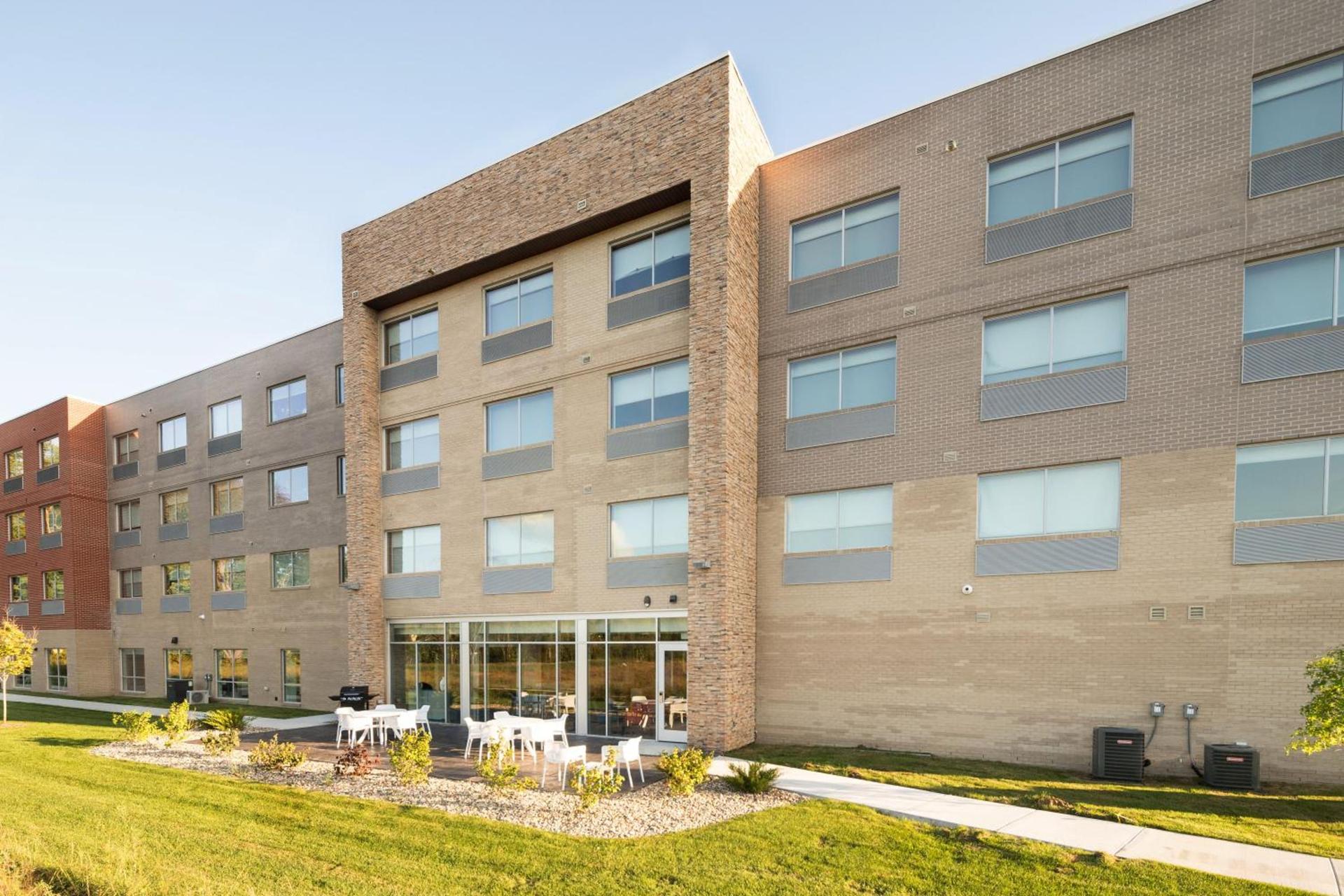 Holiday Inn Express & Suites - Kalamazoo West by IHG photo 8