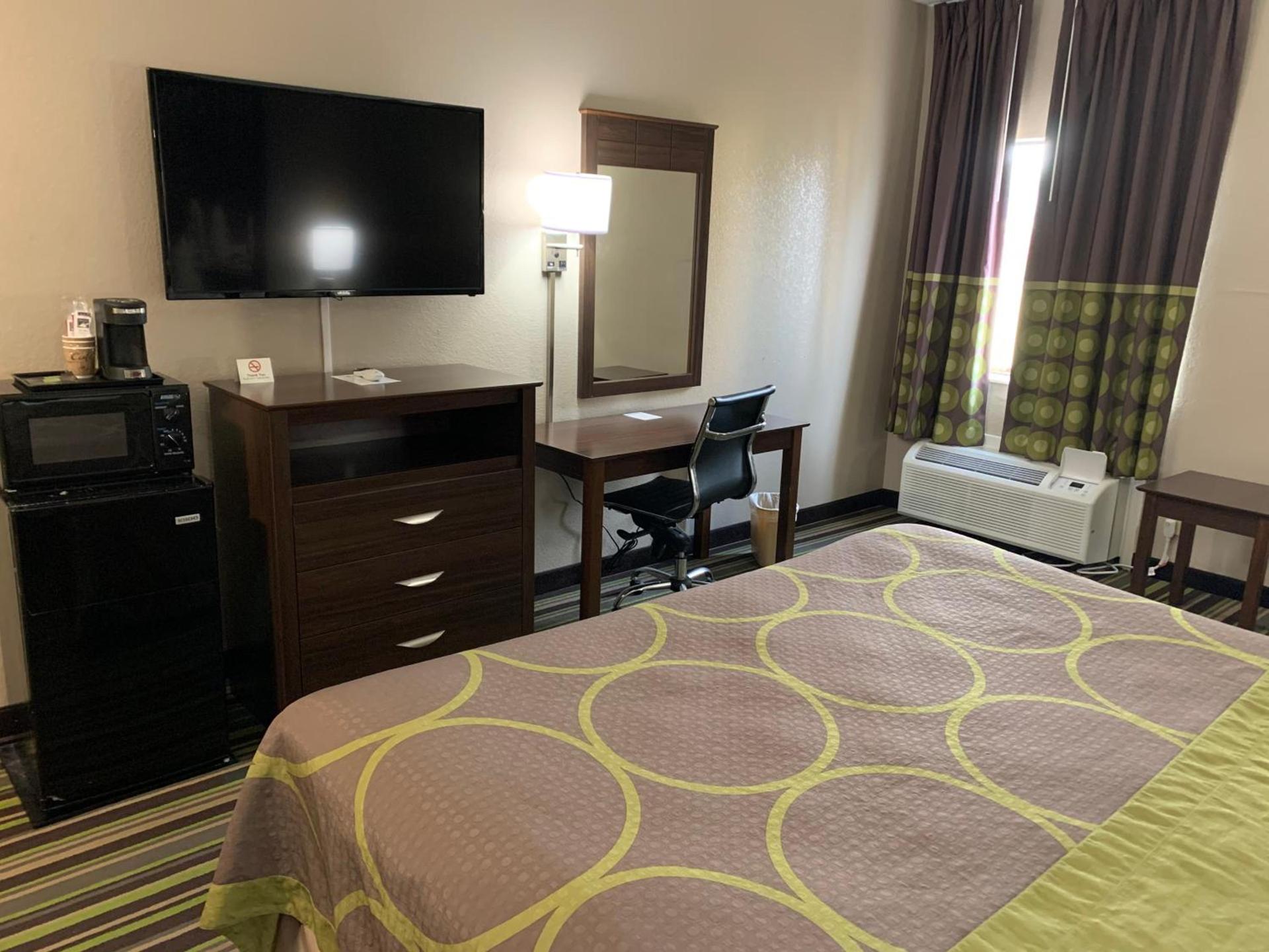 Super 8 by Wyndham Hernando photo 23
