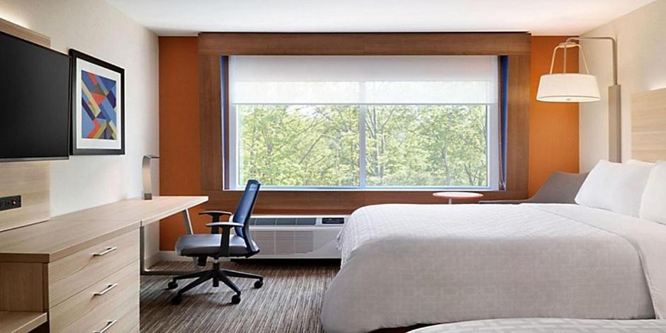 Holiday Inn Express Hotel & Suites Woodbridge by IHG photo 3