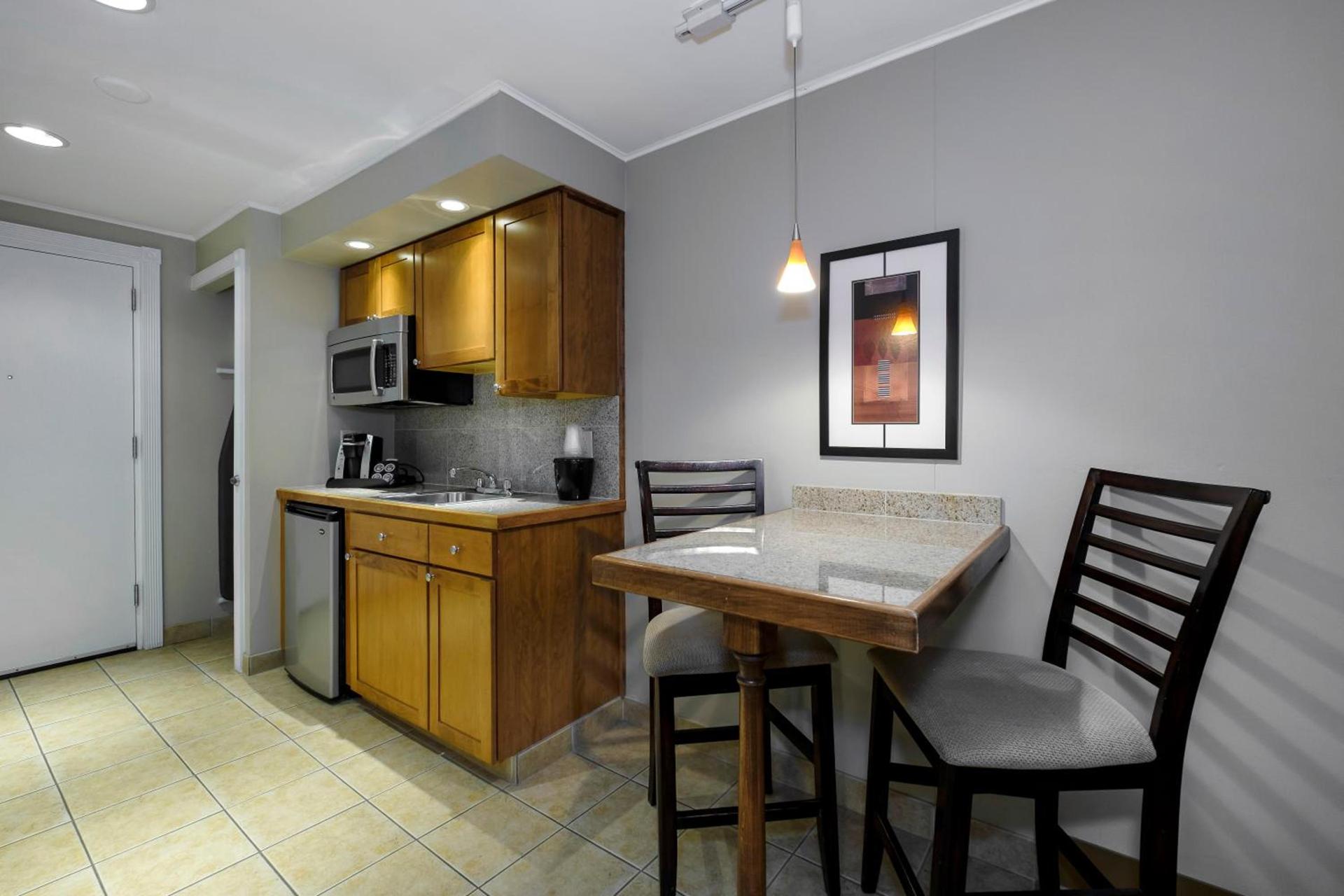 Red Roof Inn and Suites Herkimer photo 40
