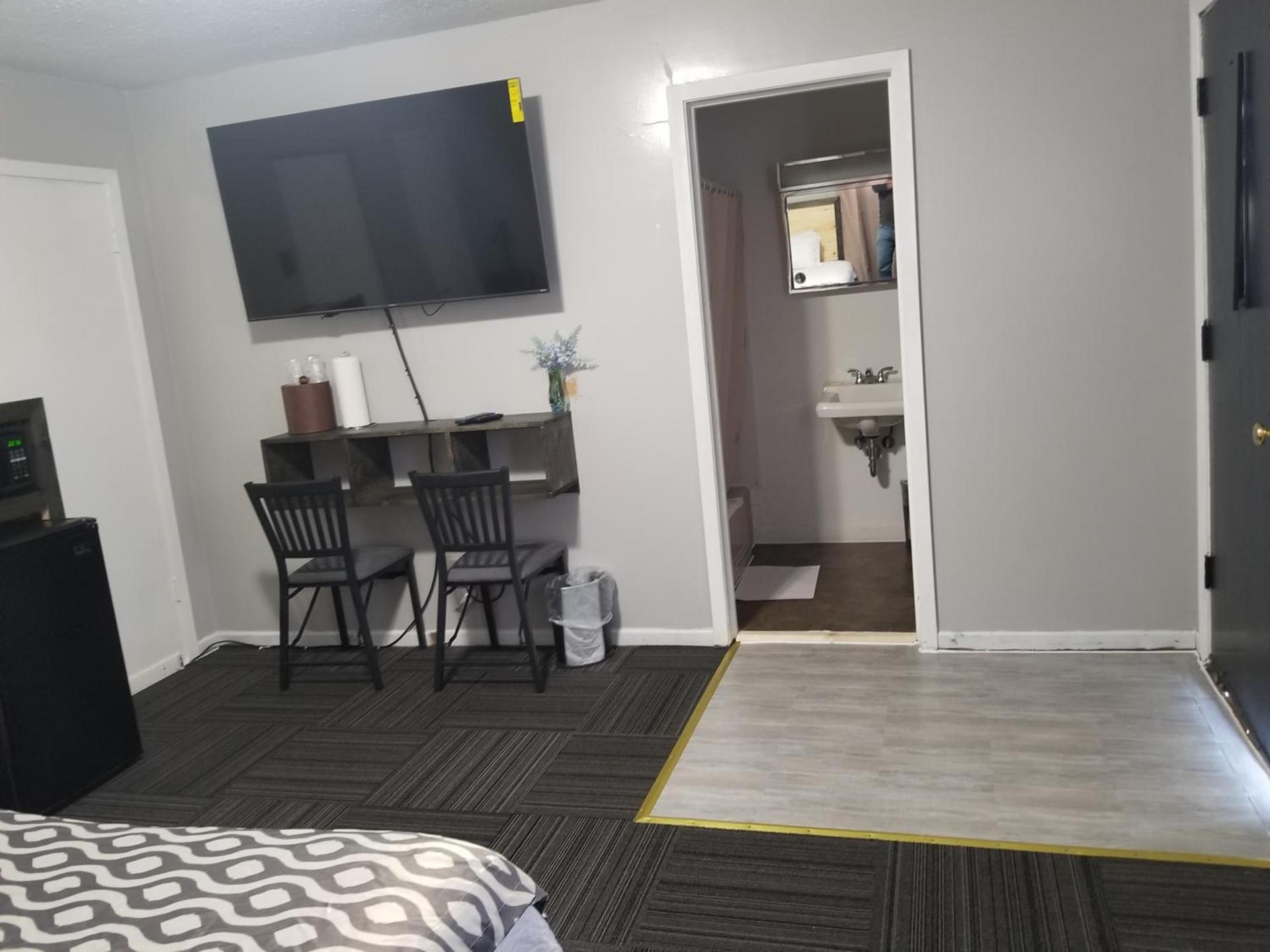 Fiesta City Motel photo 18