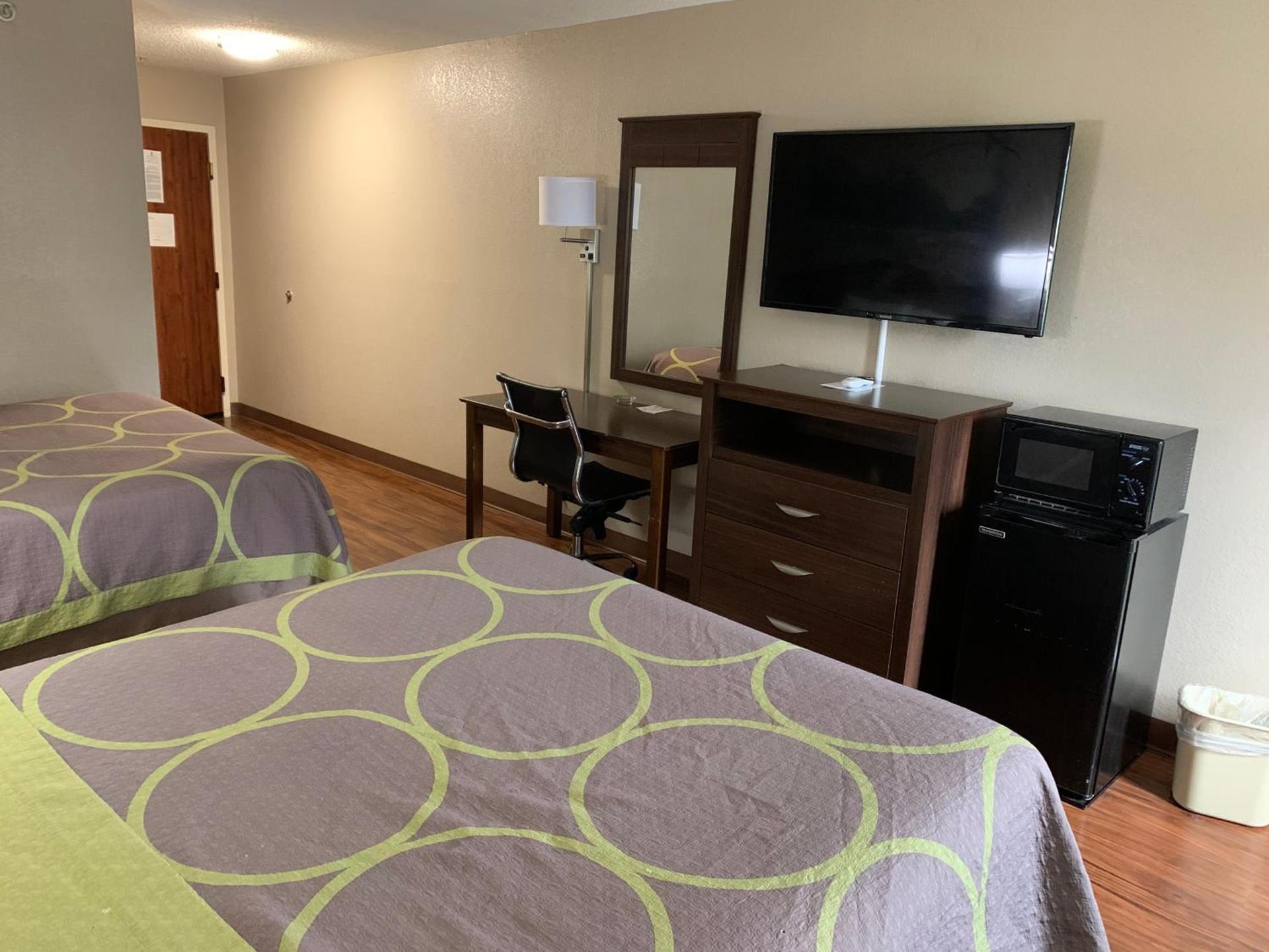 Super 8 by Wyndham Hernando photo 16