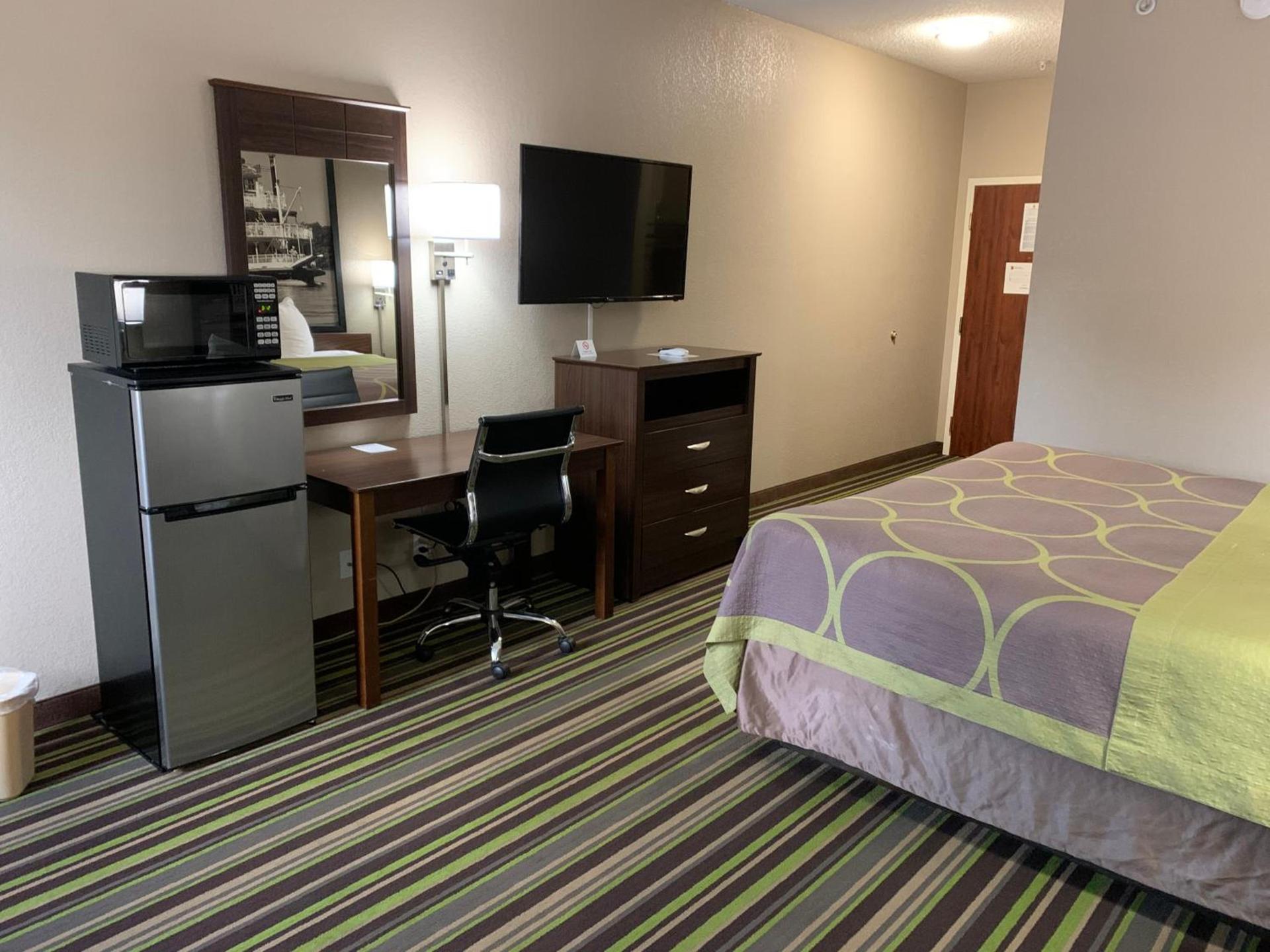 Super 8 by Wyndham Hernando photo 12