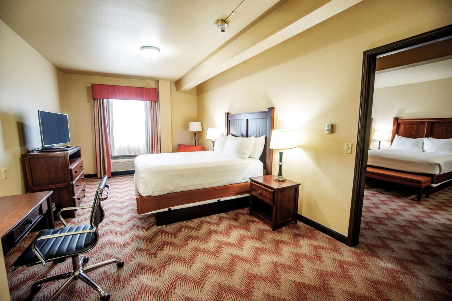 Best Western PLUS Cimarron Hotel & Suites photo 2