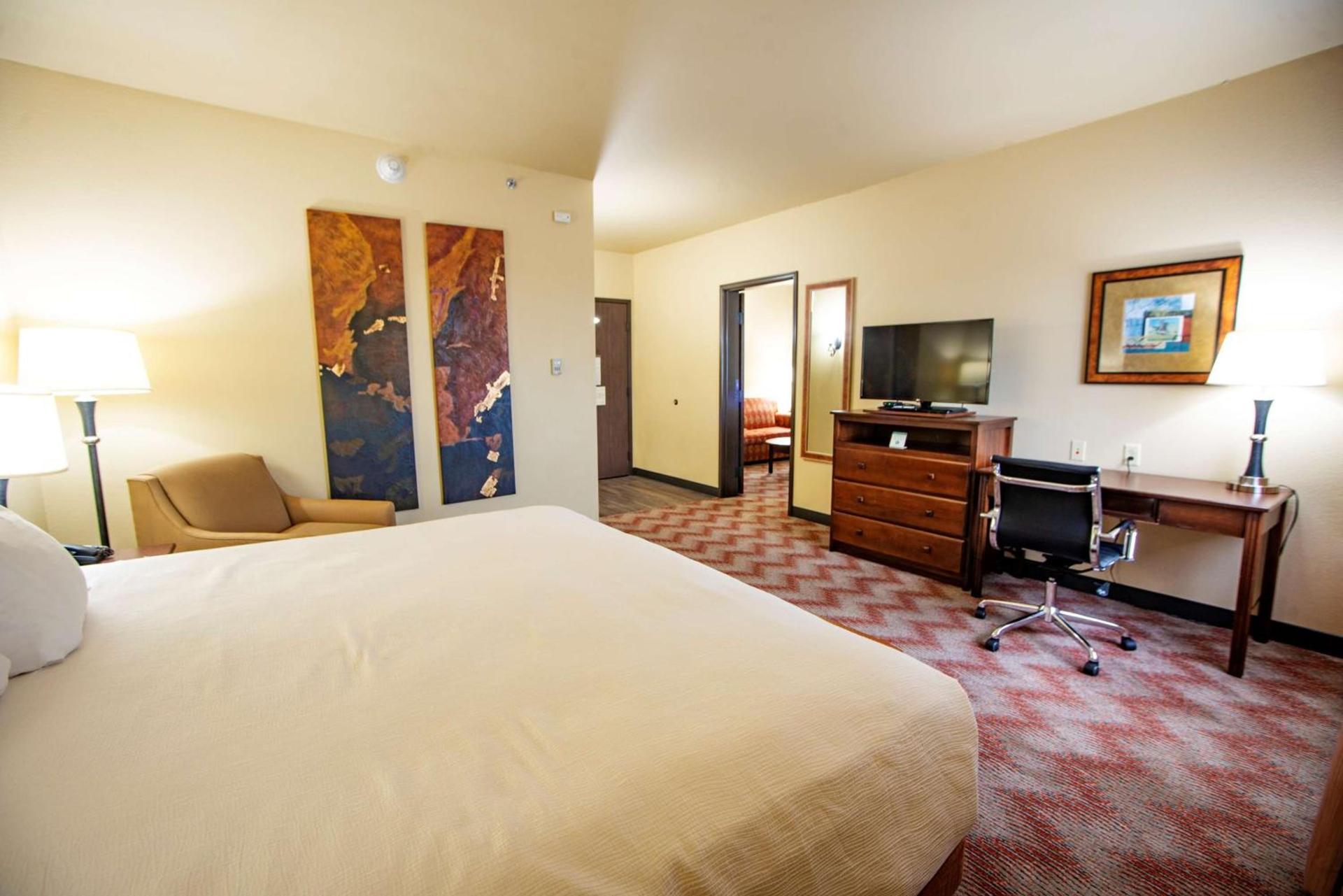 Best Western PLUS Cimarron Hotel & Suites photo 16