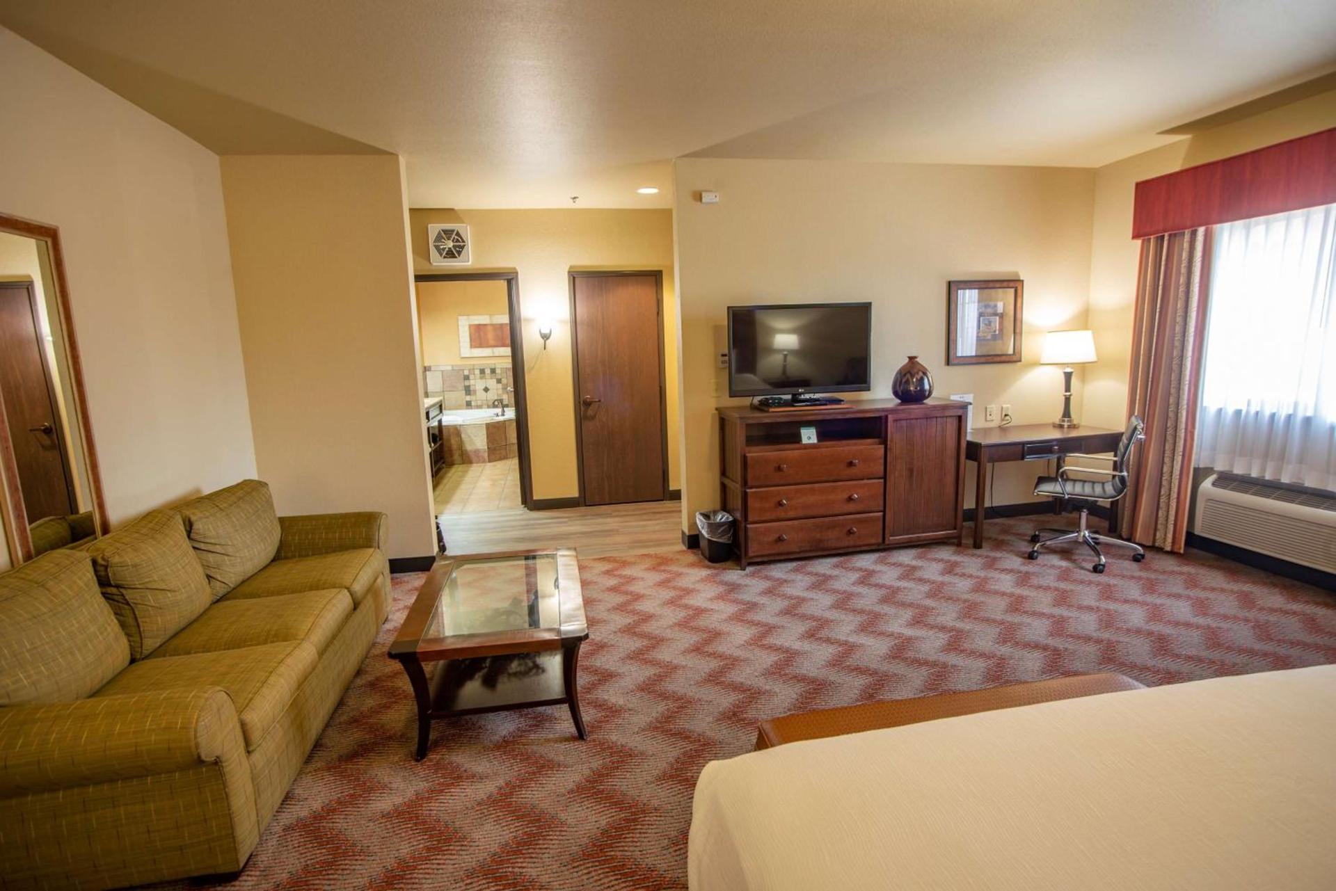 Best Western PLUS Cimarron Hotel & Suites photo 17