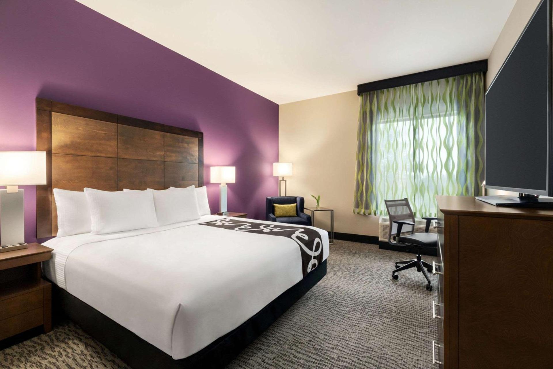 La Quinta Inn & Suites by Wyndham Burlington photo 32