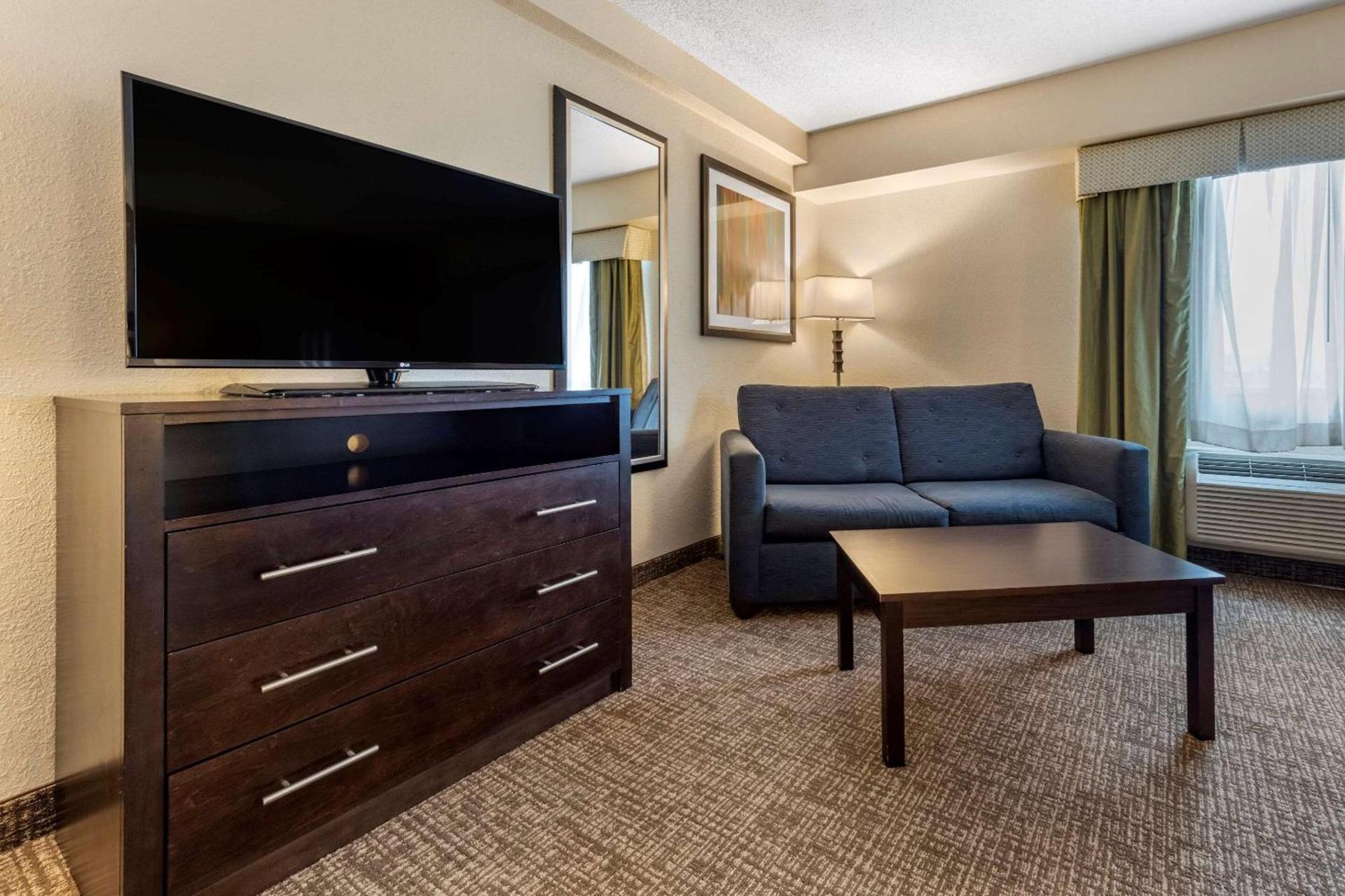 Comfort Inn & Suites Butler photo 10