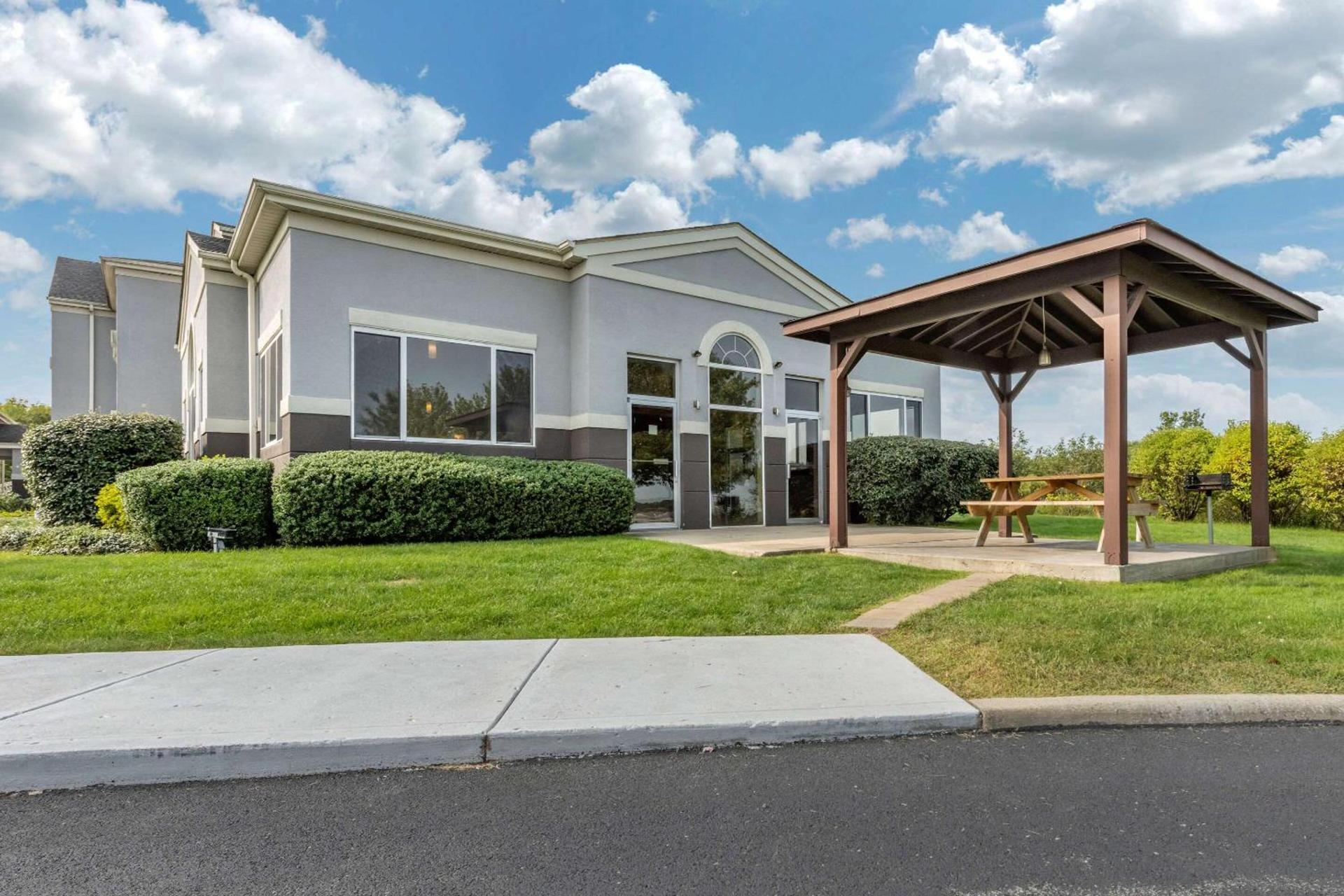 Comfort Inn & Suites Butler photo 31