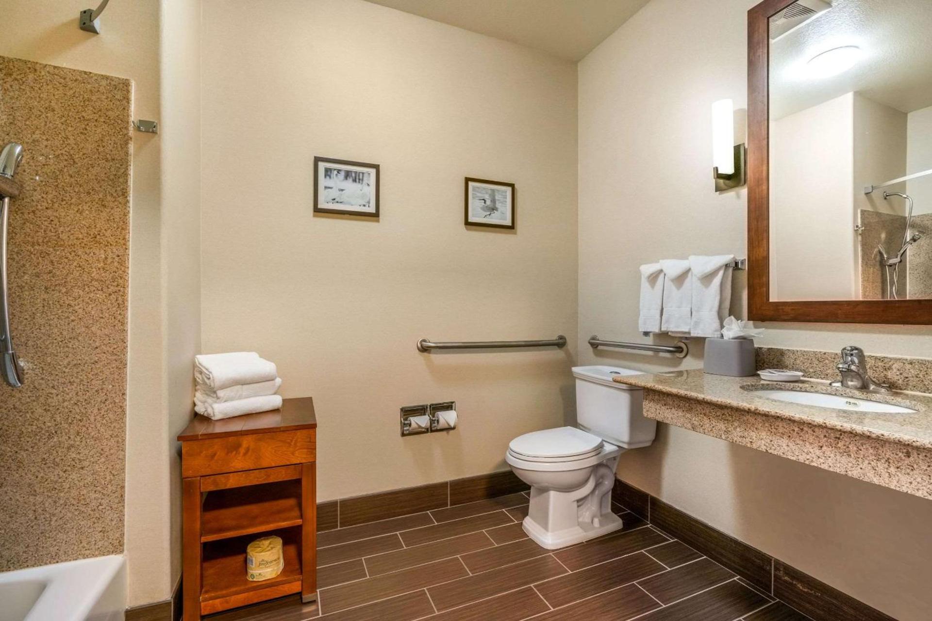 Comfort Inn & Suites Galt - Lodi North photo 21
