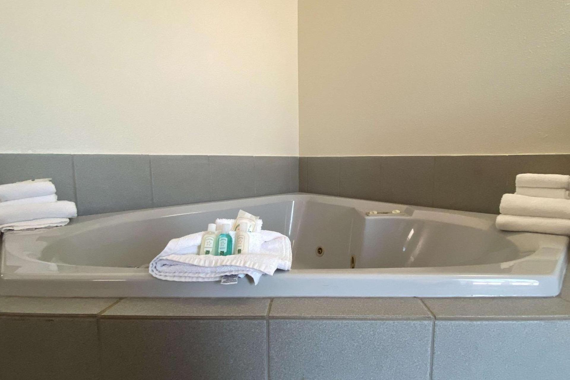 Quality Inn Branson - Hwy 76 Central photo 18