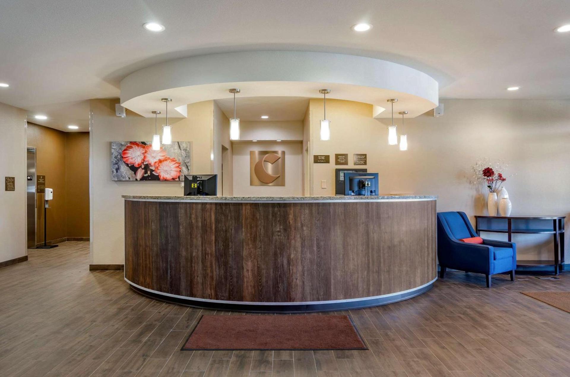Comfort Suites Helena Airport photo 3