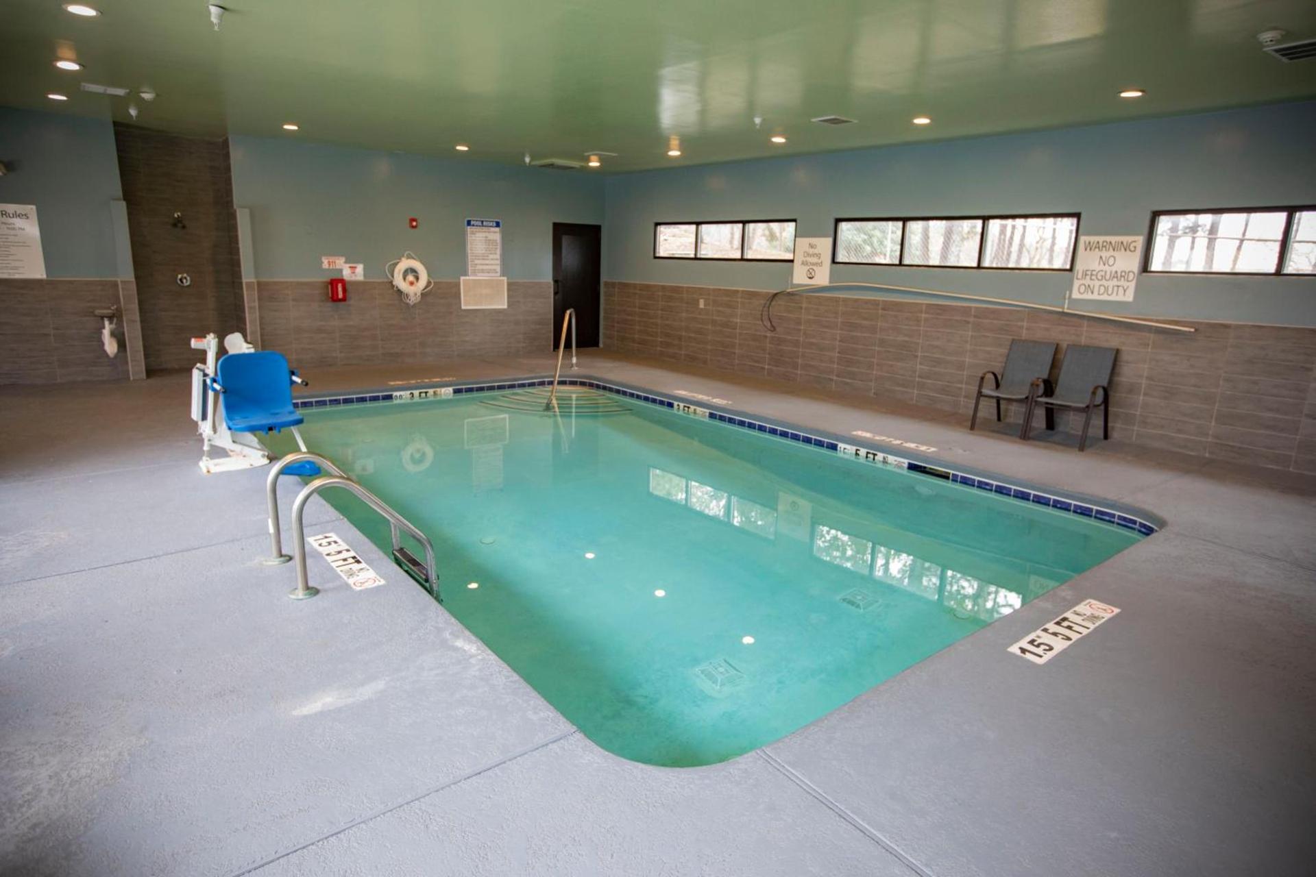 Holiday Inn Express & Suites Locust Grove by IHG photo 2
