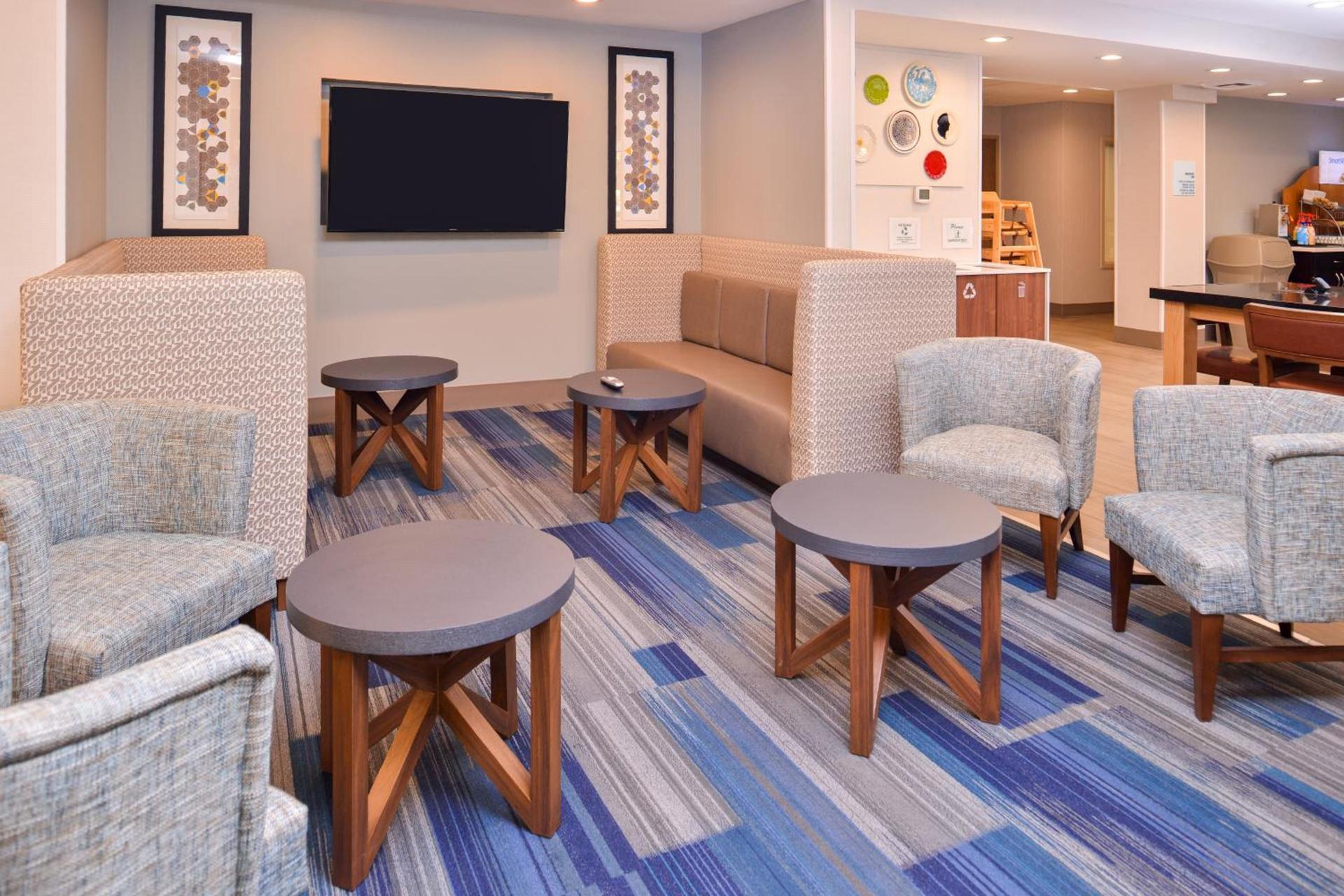 Holiday Inn Express & Suites Lacey - Olympia by IHG photo 21