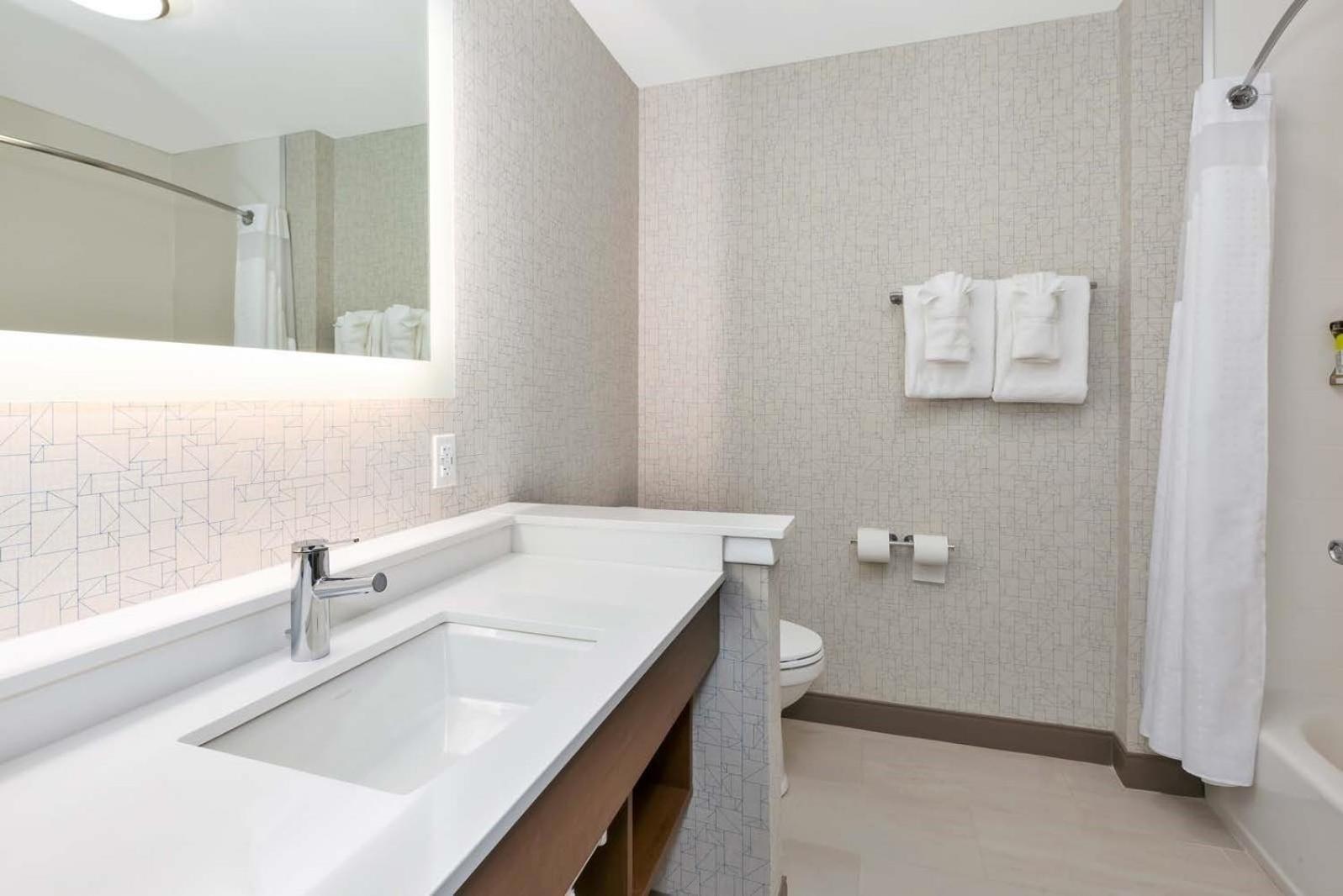 Holiday Inn Express & Suites - Grand Rapids Airport - South by IHG photo 23