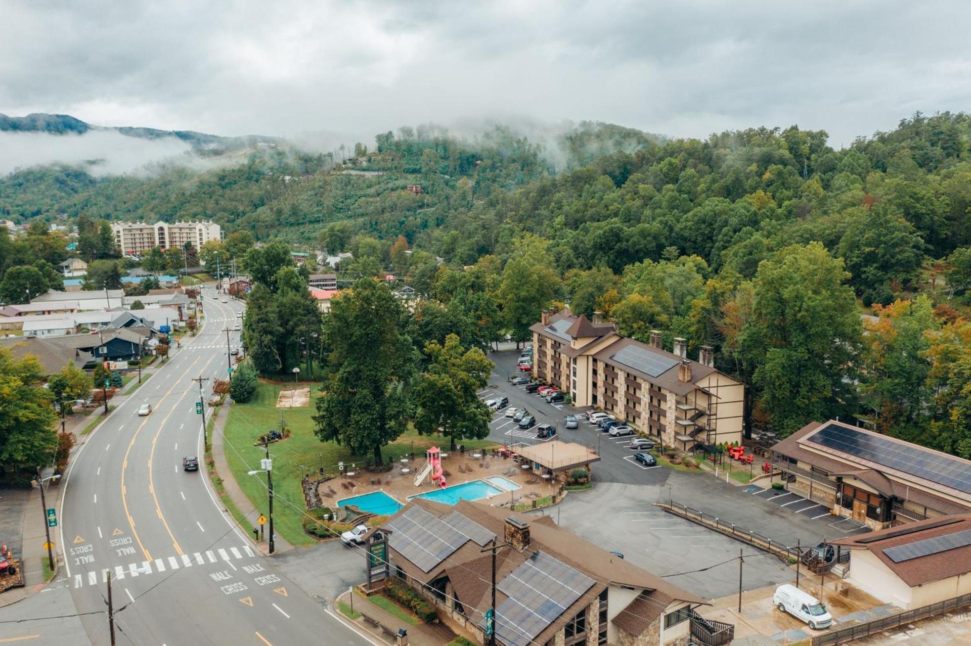 Brookside Lodge - Gatlinburg - On the River photo 25