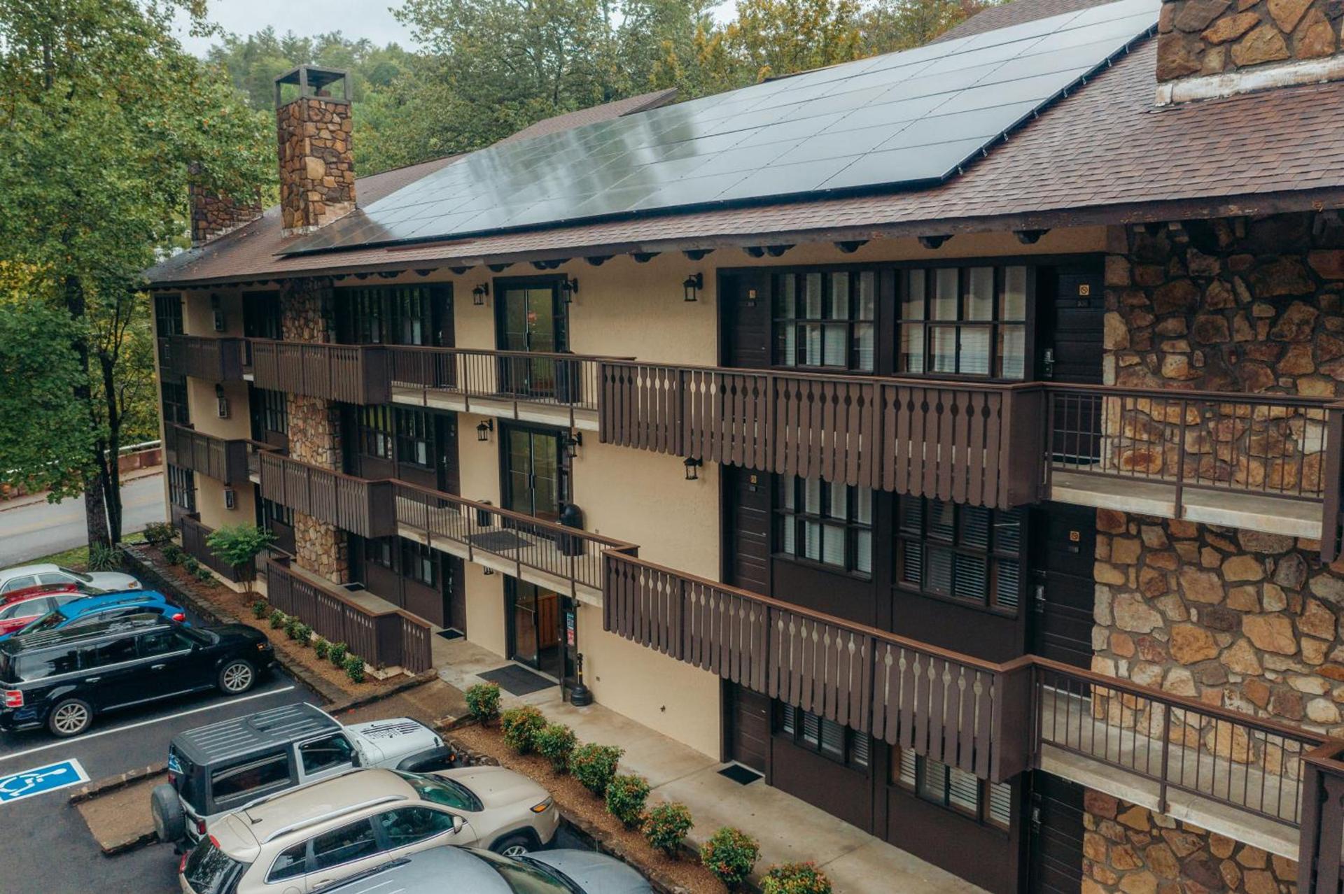 Brookside Lodge - Gatlinburg - On the River photo 6