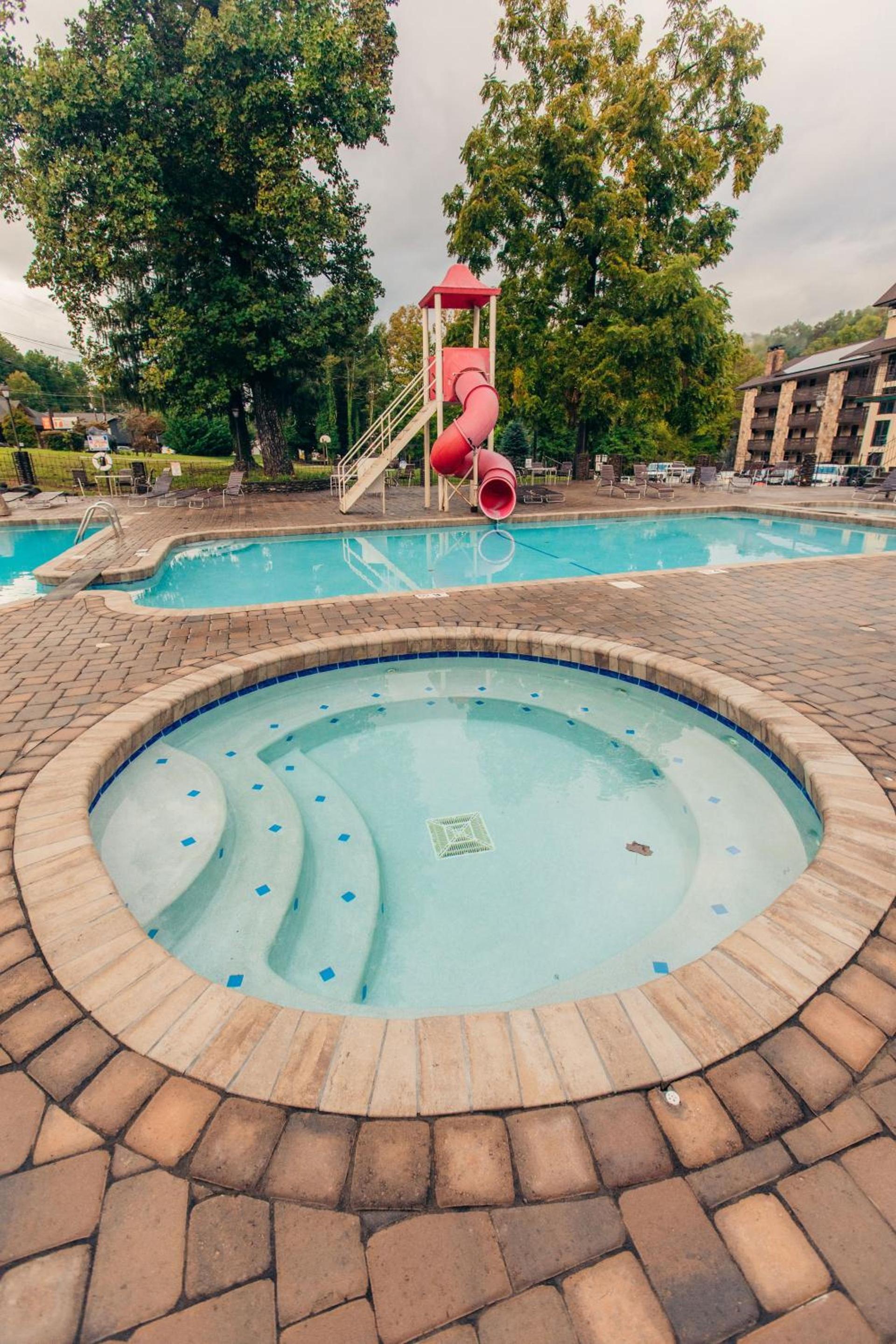 Brookside Lodge - Gatlinburg - On the River photo 8