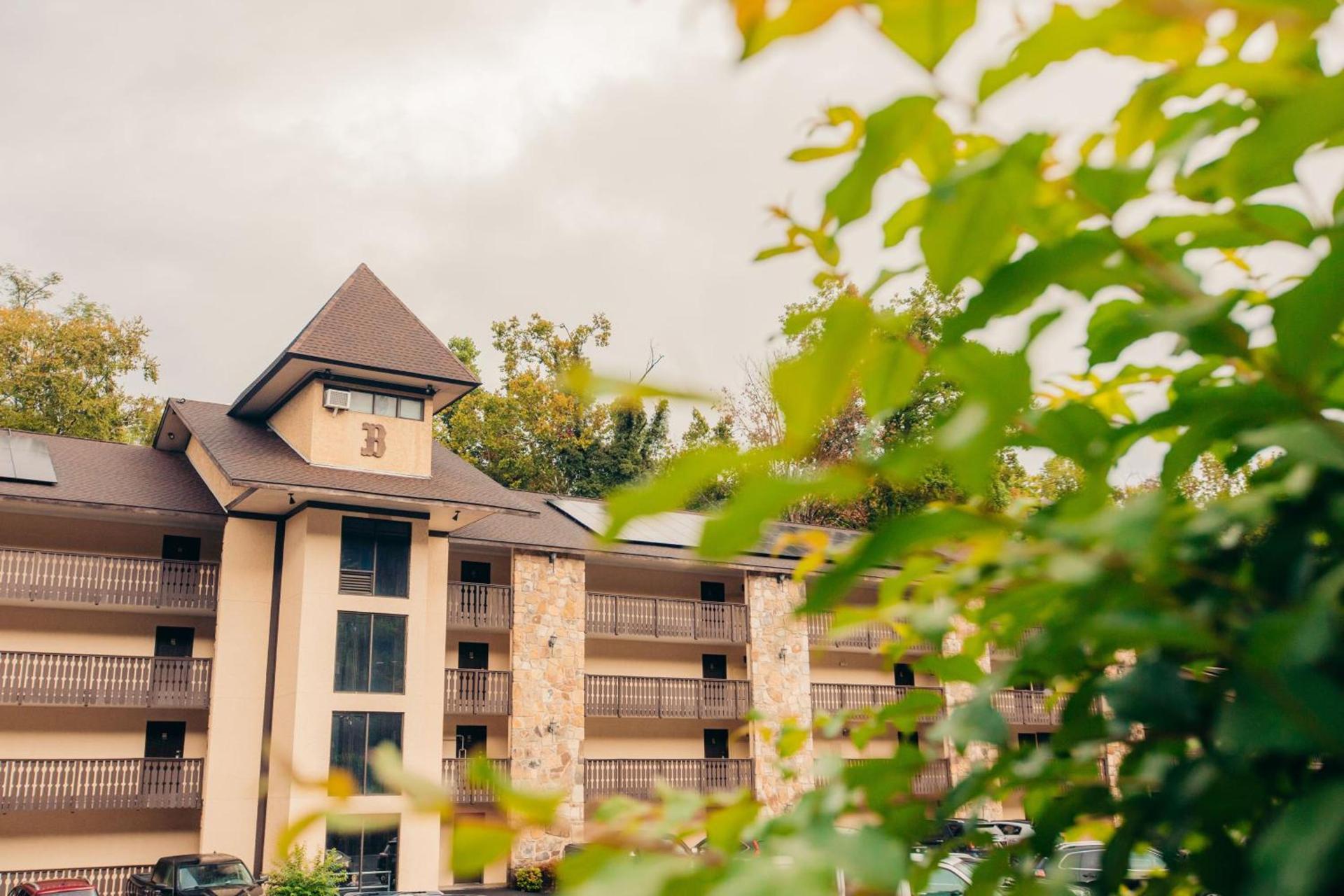 Brookside Lodge - Gatlinburg - On the River photo 14