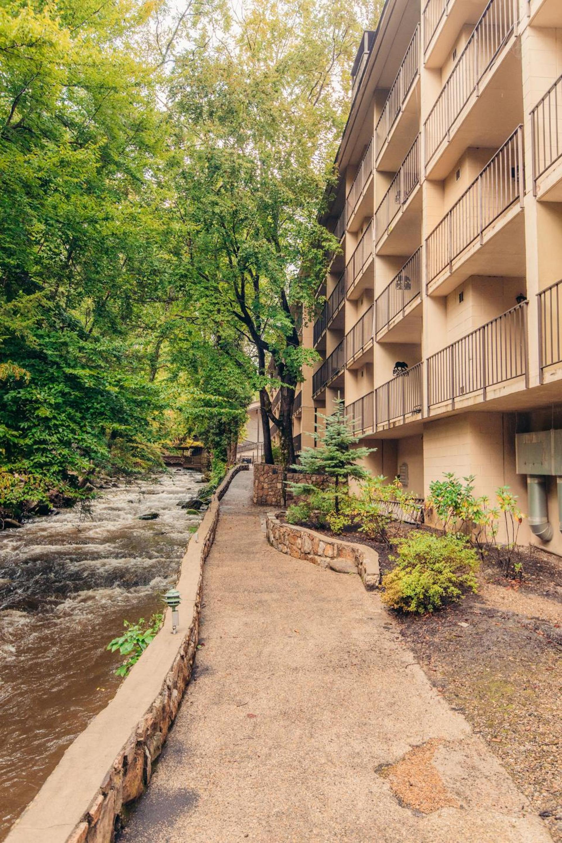 Brookside Lodge - Gatlinburg - On the River photo 15
