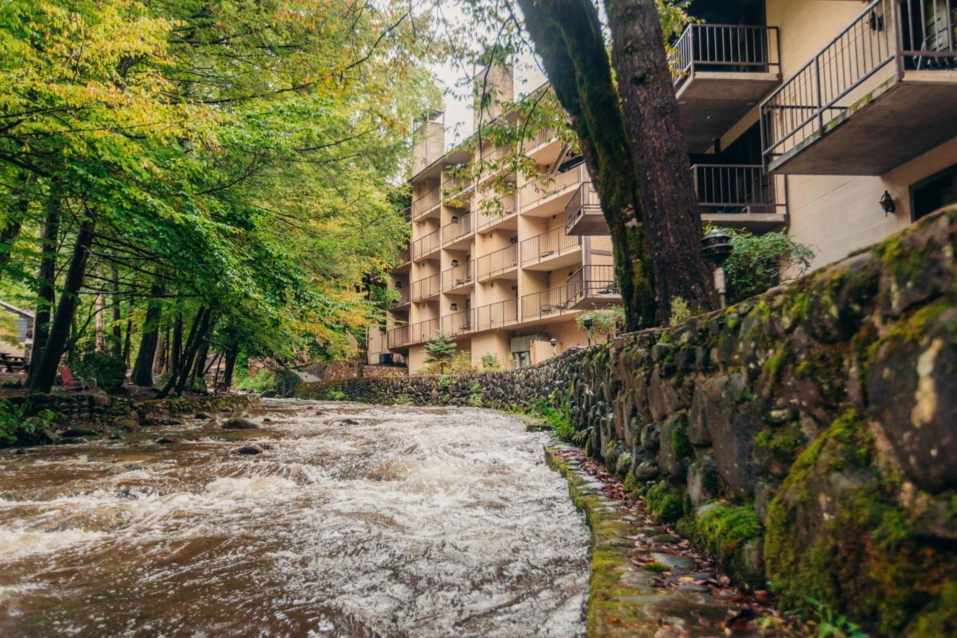Brookside Lodge - Gatlinburg - On the River photo 17