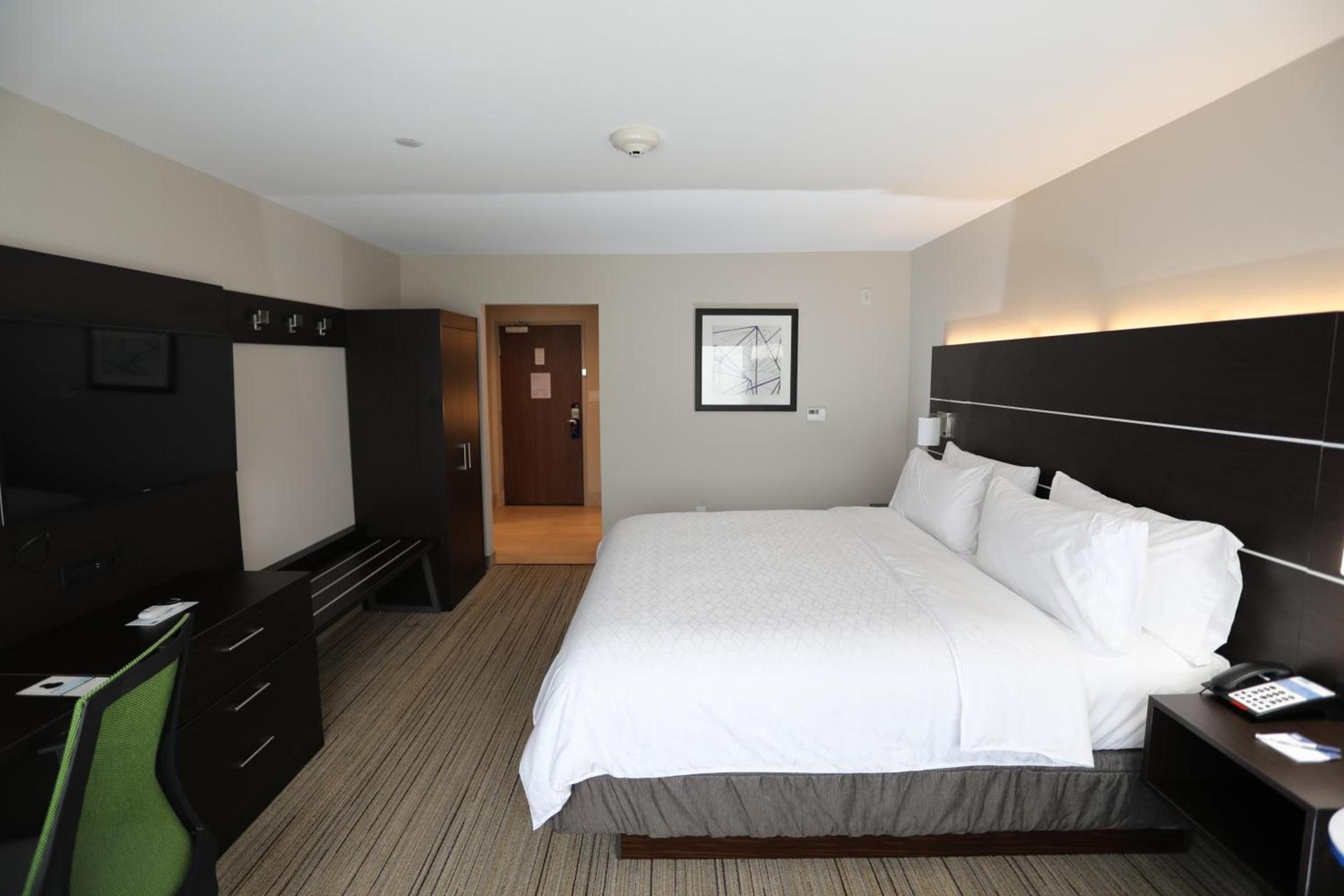 Holiday Inn Express & Suites - Forney by IHG photo 10