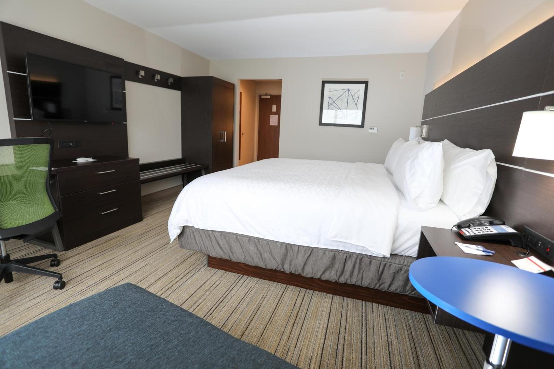 Holiday Inn Express & Suites - Forney by IHG photo 11