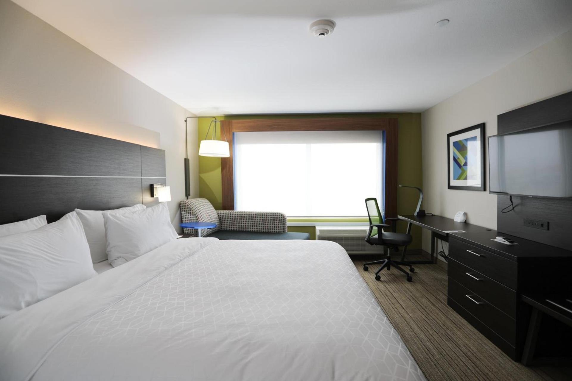 Holiday Inn Express & Suites - Forney by IHG photo 9