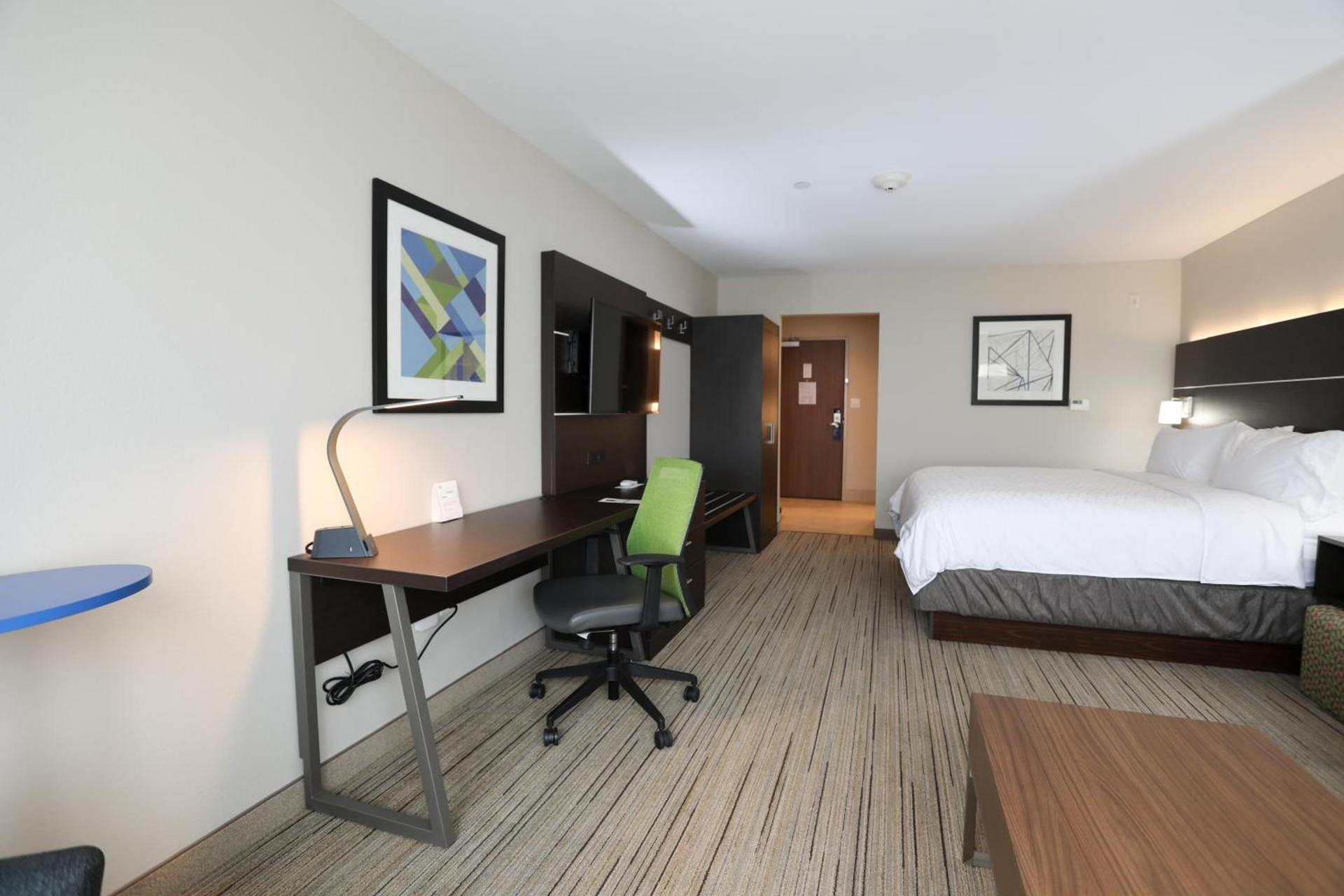 Holiday Inn Express & Suites - Forney by IHG photo 6