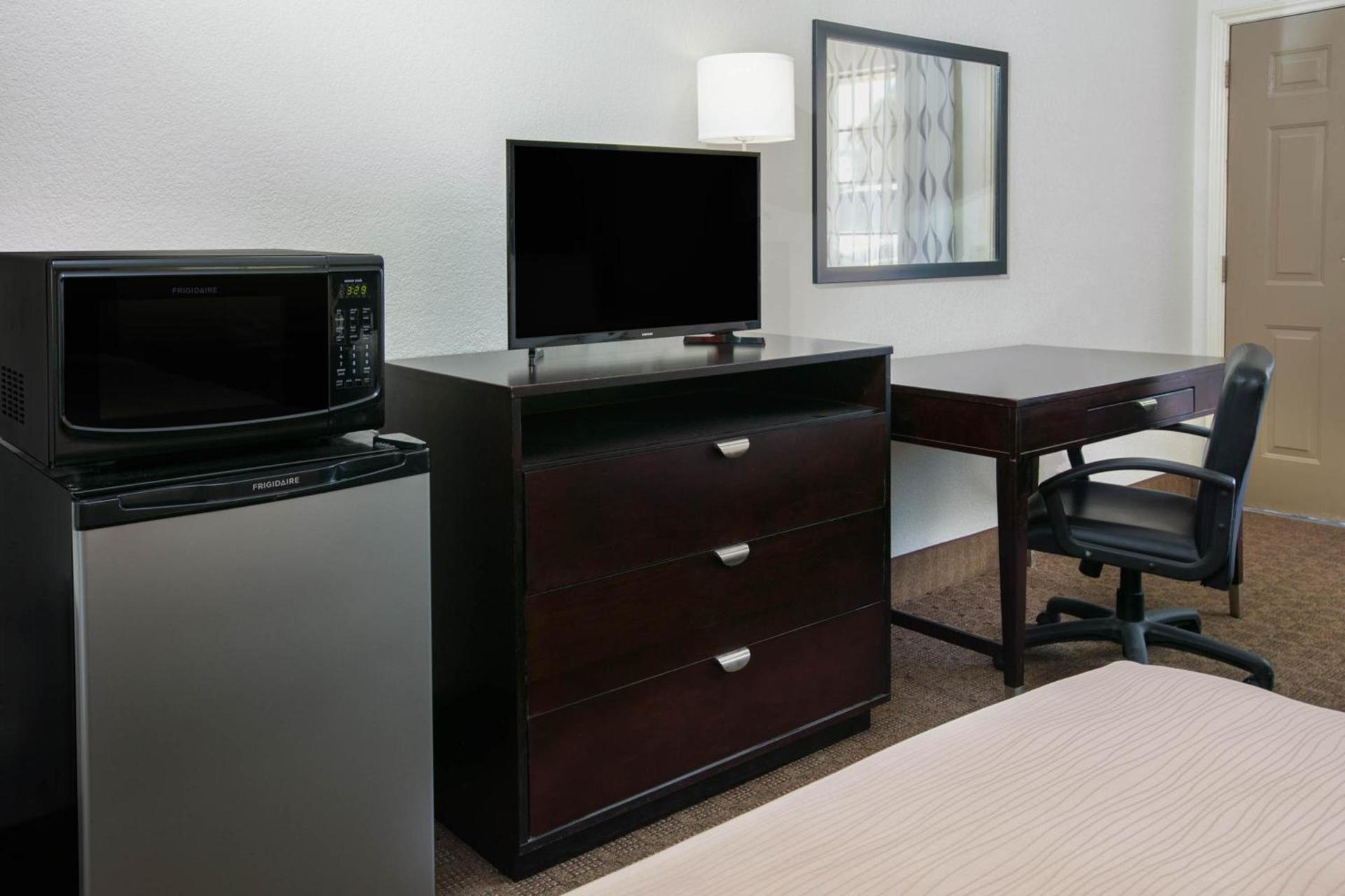 Days Inn by Wyndham Granbury photo 22