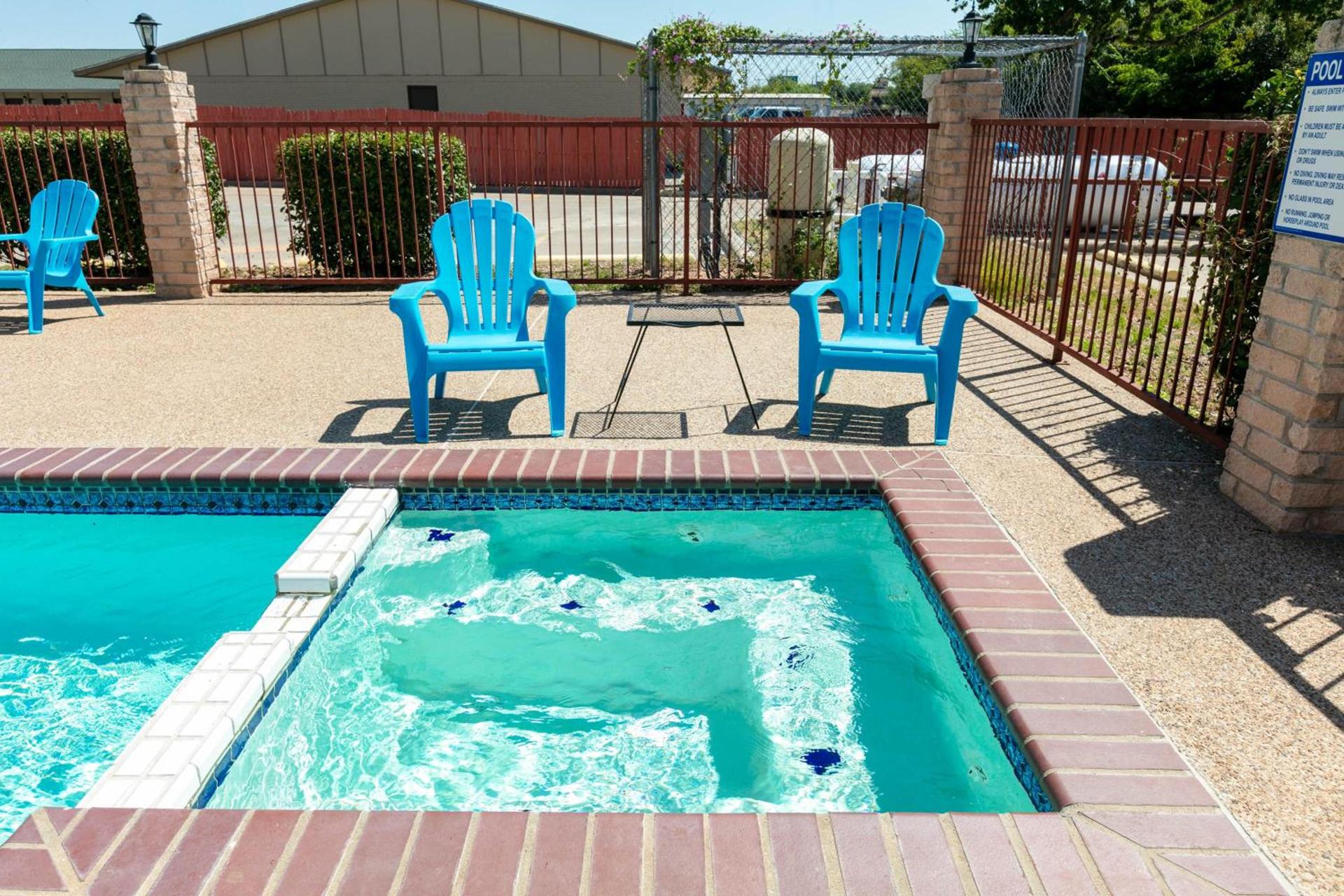 Days Inn by Wyndham Granbury photo 23