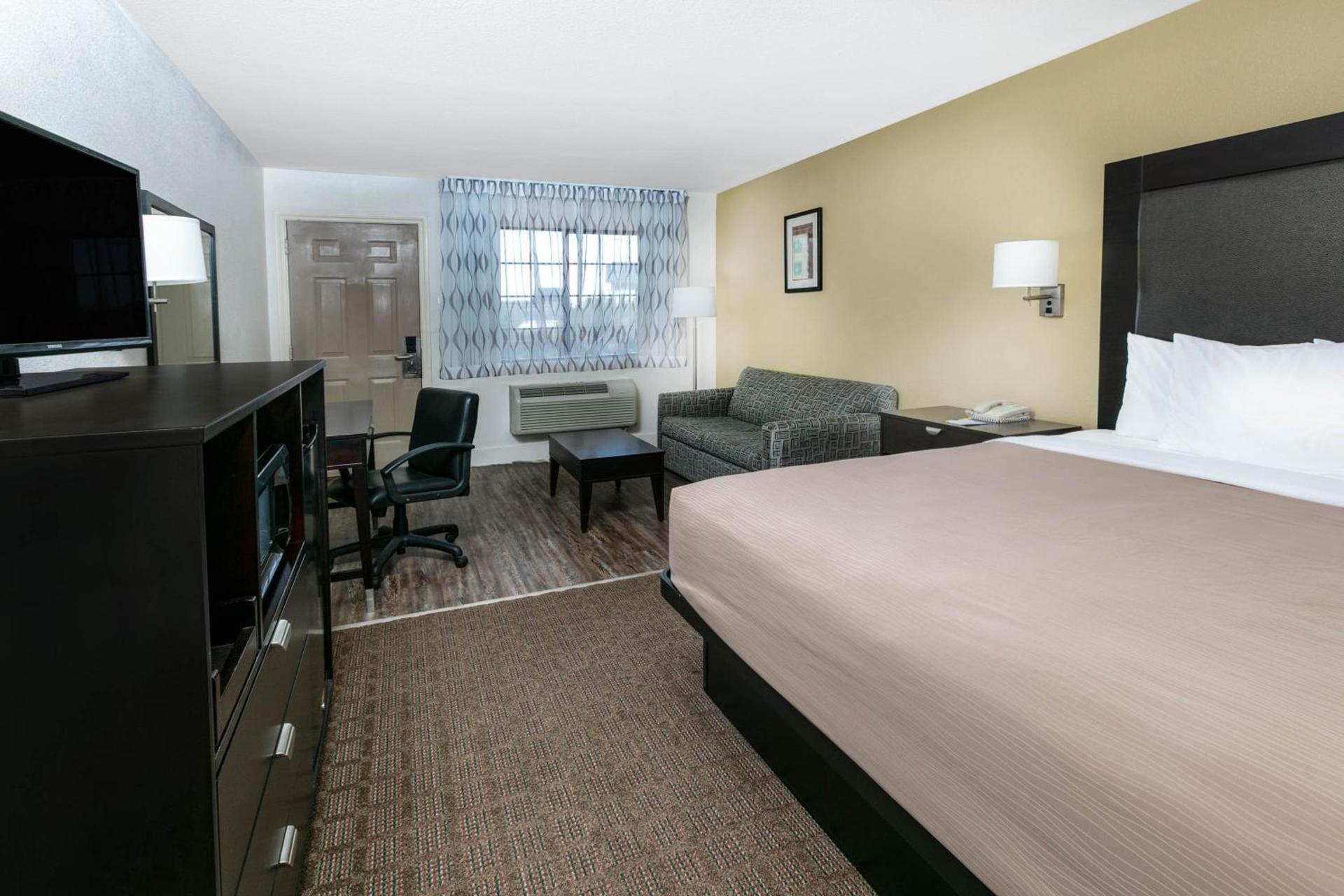 Days Inn by Wyndham Granbury photo 16