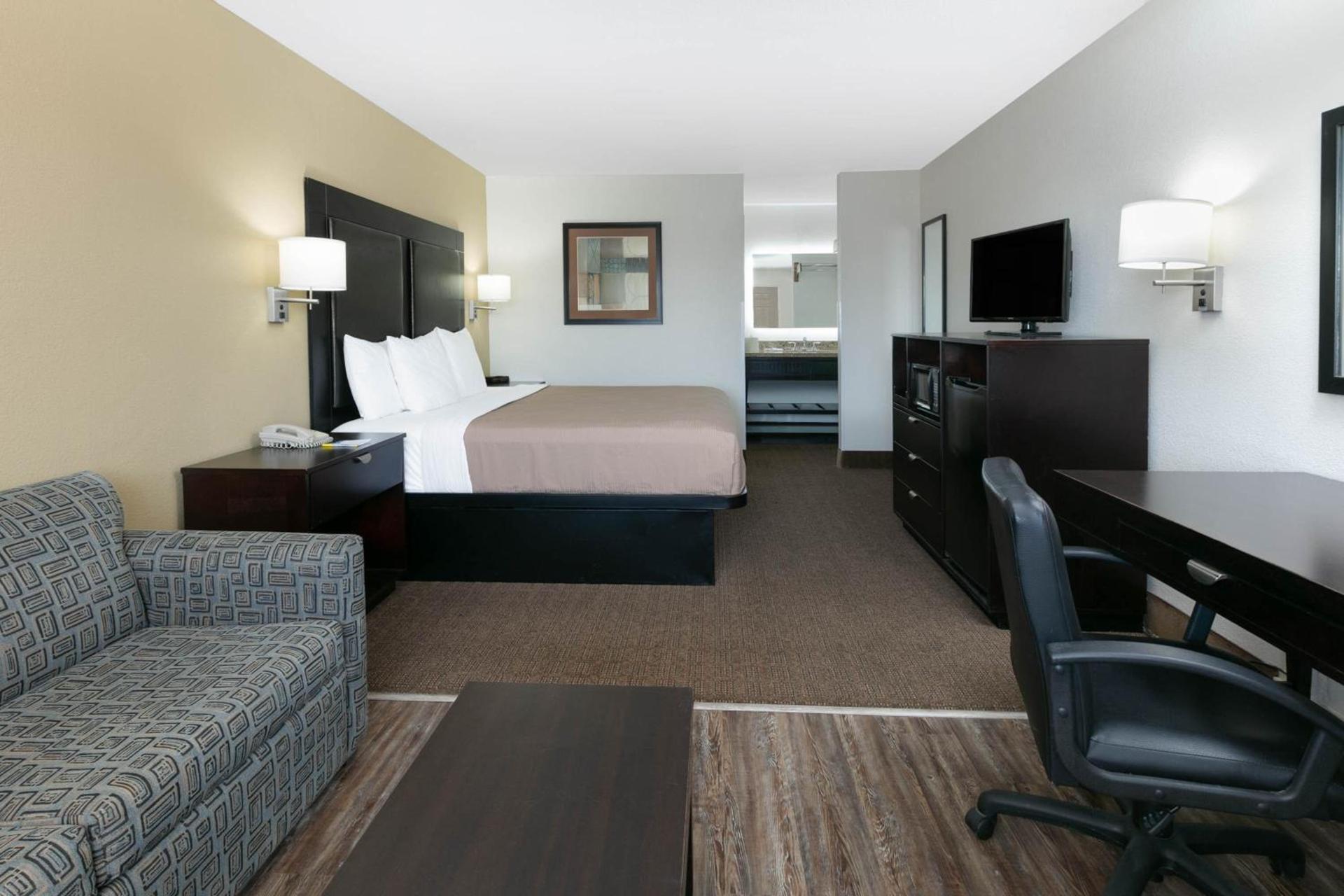 Days Inn by Wyndham Granbury photo 17