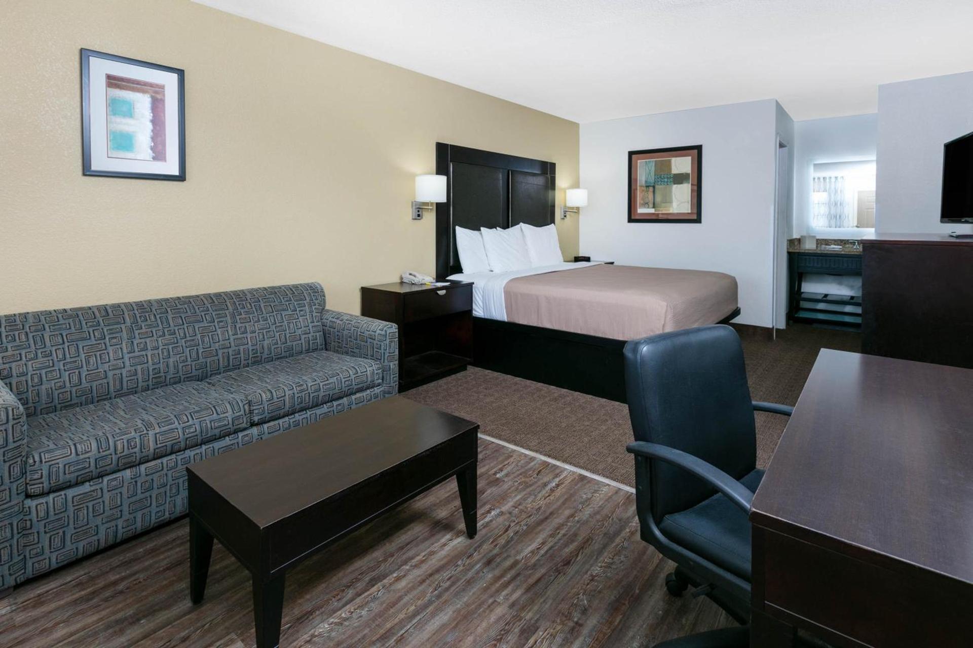 Days Inn by Wyndham Granbury photo 18