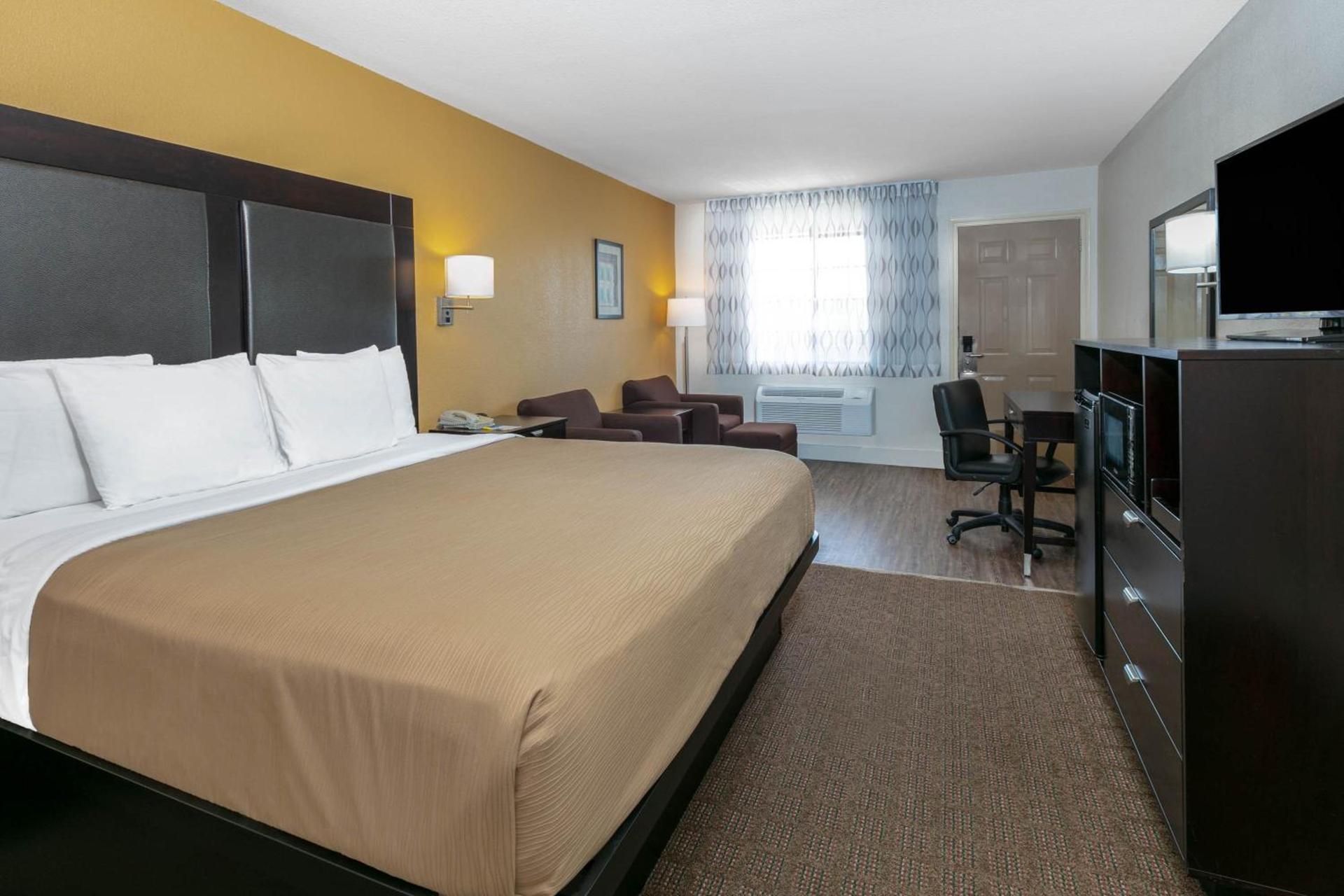 Days Inn by Wyndham Granbury photo 20