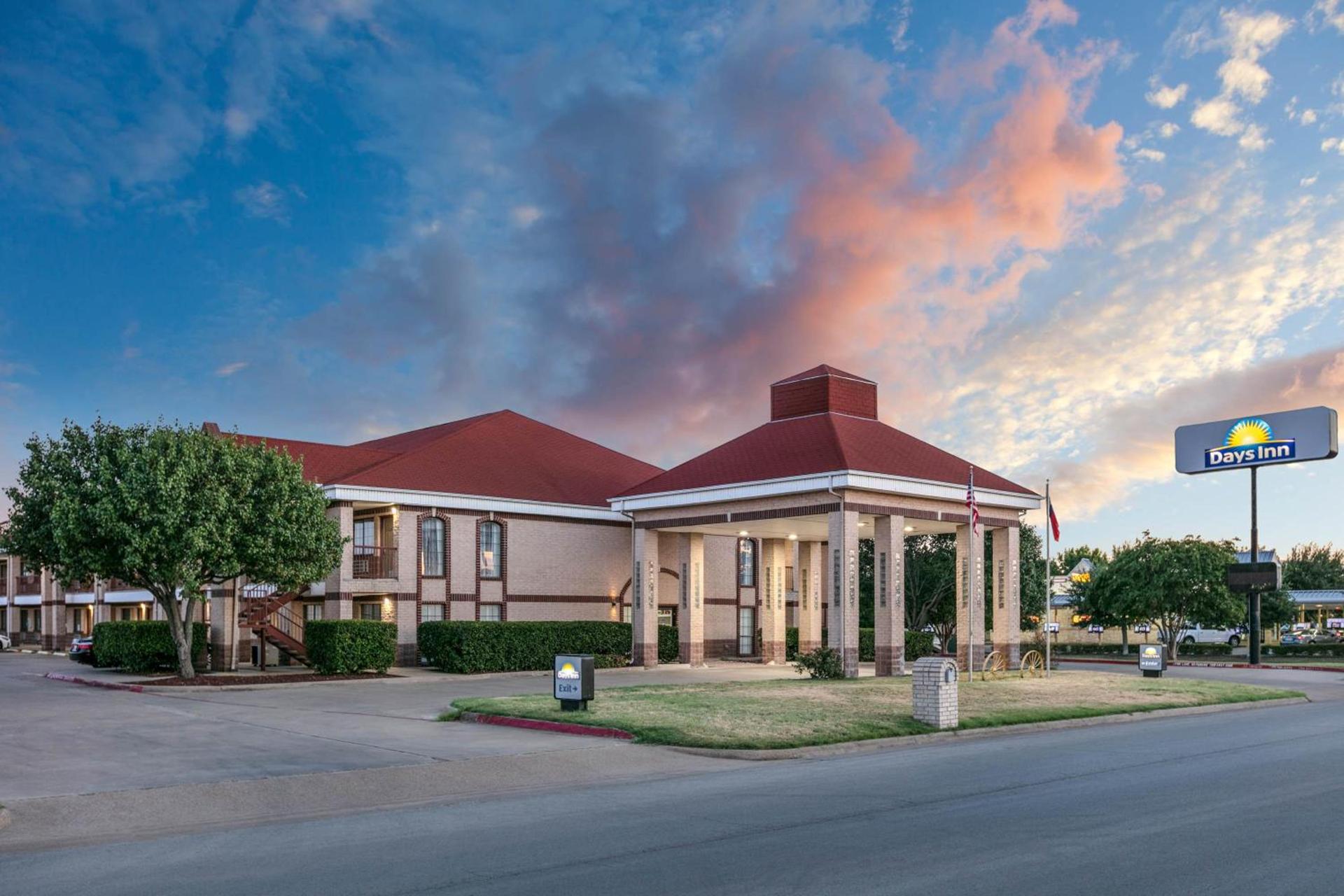 Days Inn by Wyndham Granbury photo 29