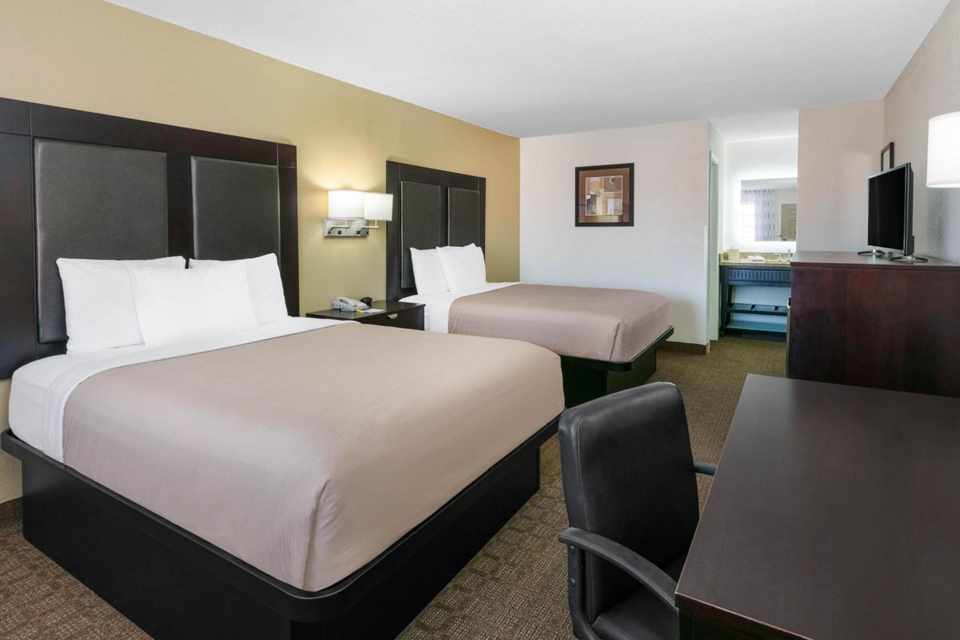Days Inn by Wyndham Granbury photo 8