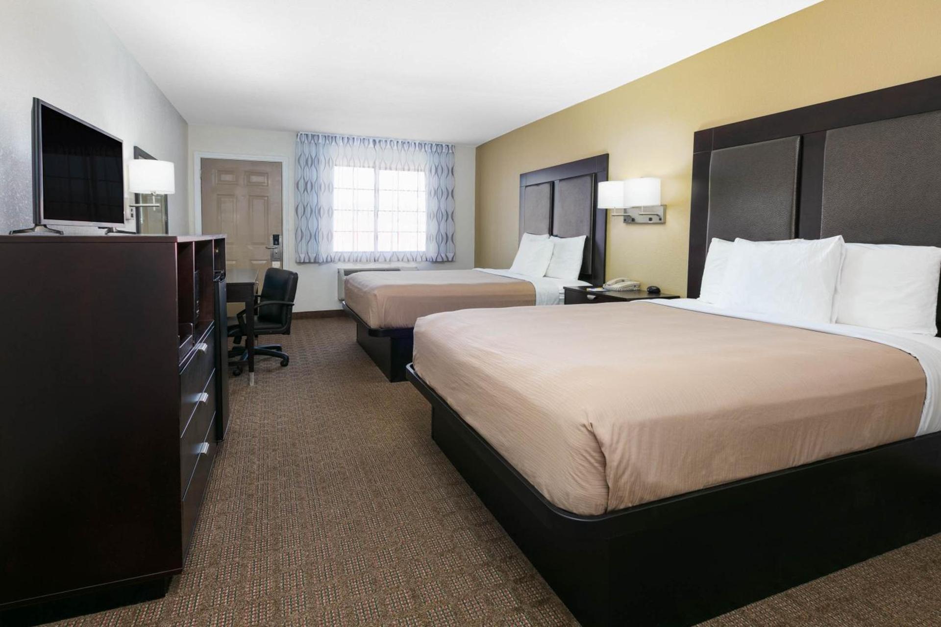 Days Inn by Wyndham Granbury photo 9