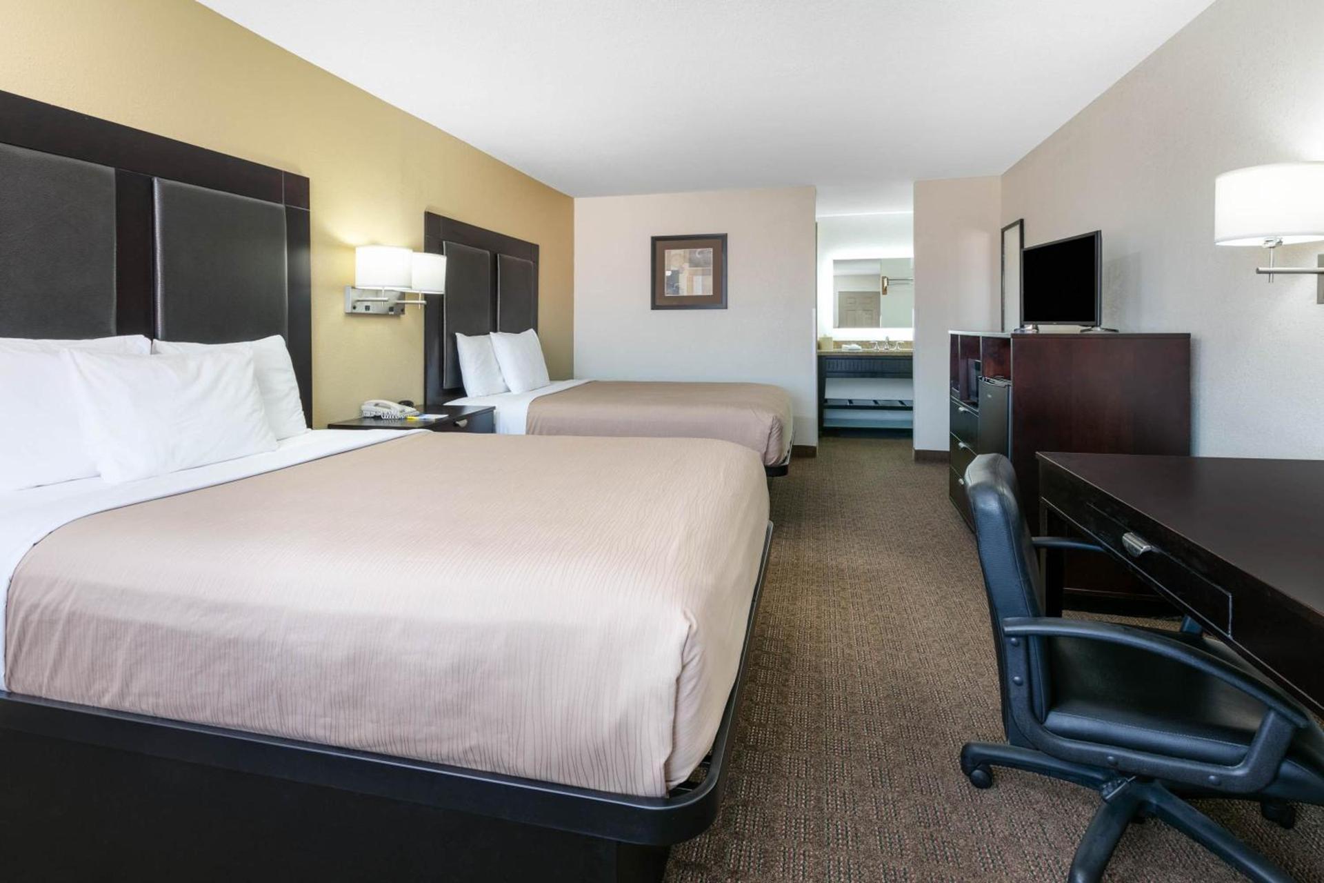 Days Inn by Wyndham Granbury photo 10