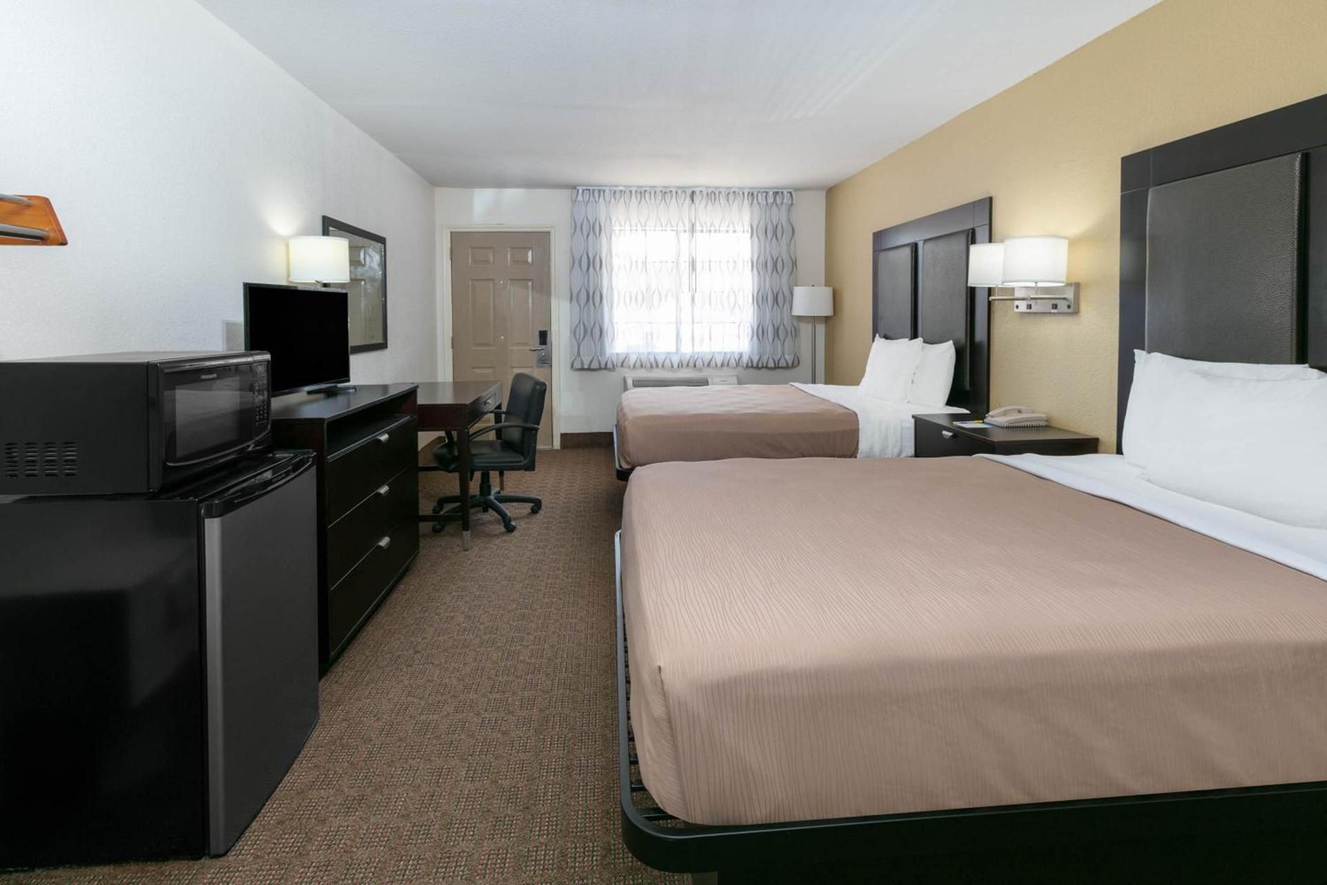 Days Inn by Wyndham Granbury photo 13