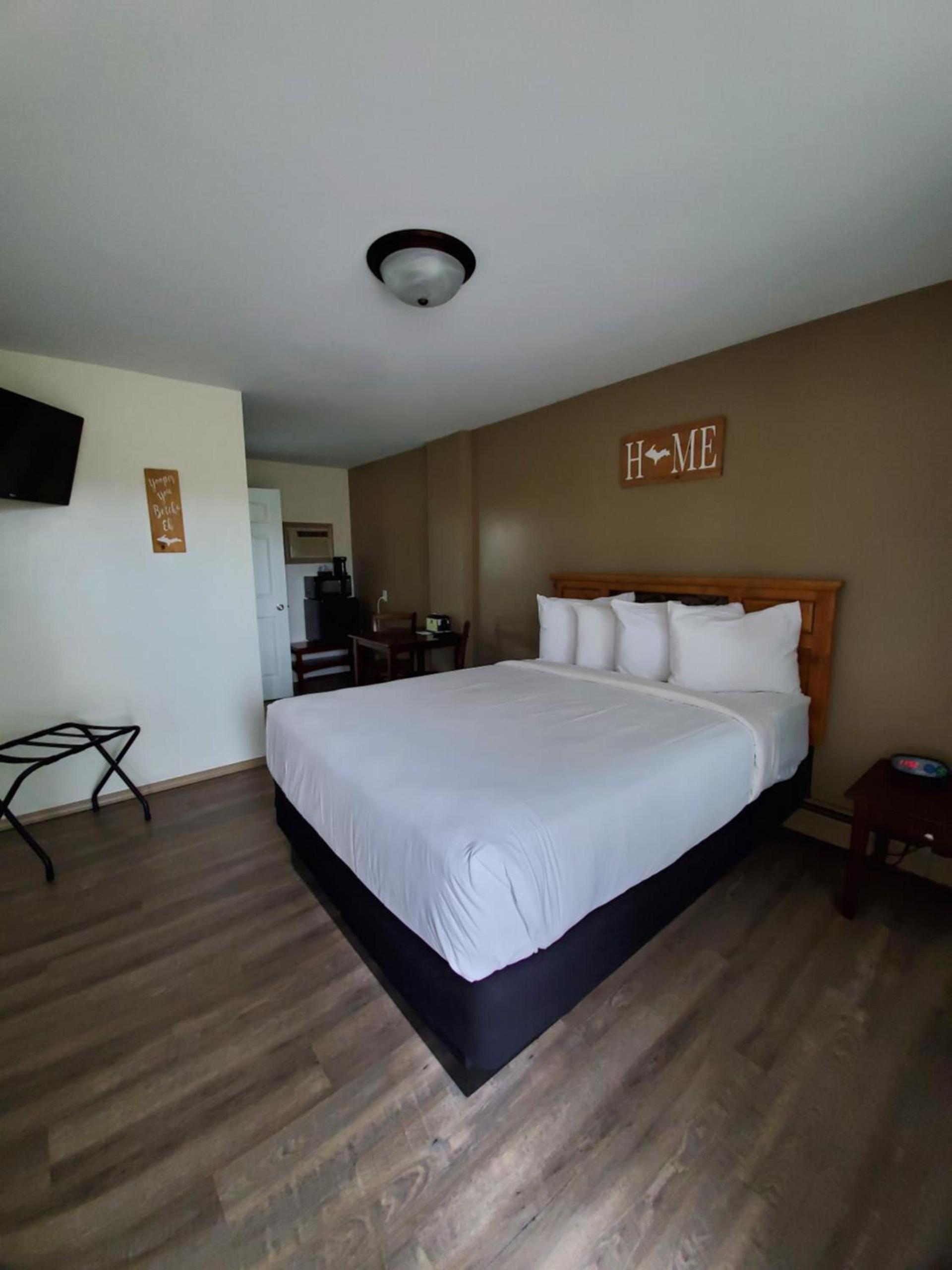 Sunset Lodge Escanaba photo 8