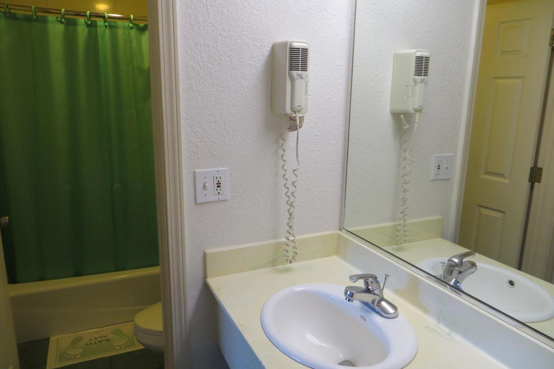 Capri Motel photo 7