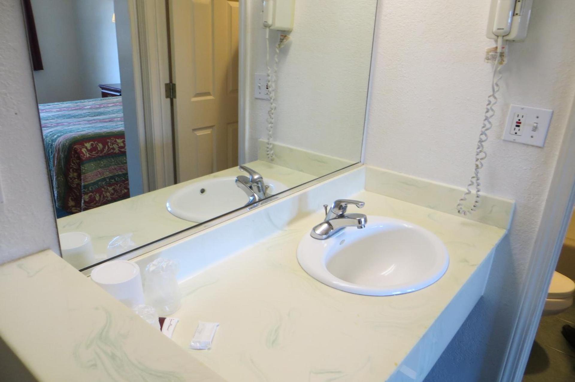 Capri Motel photo 2