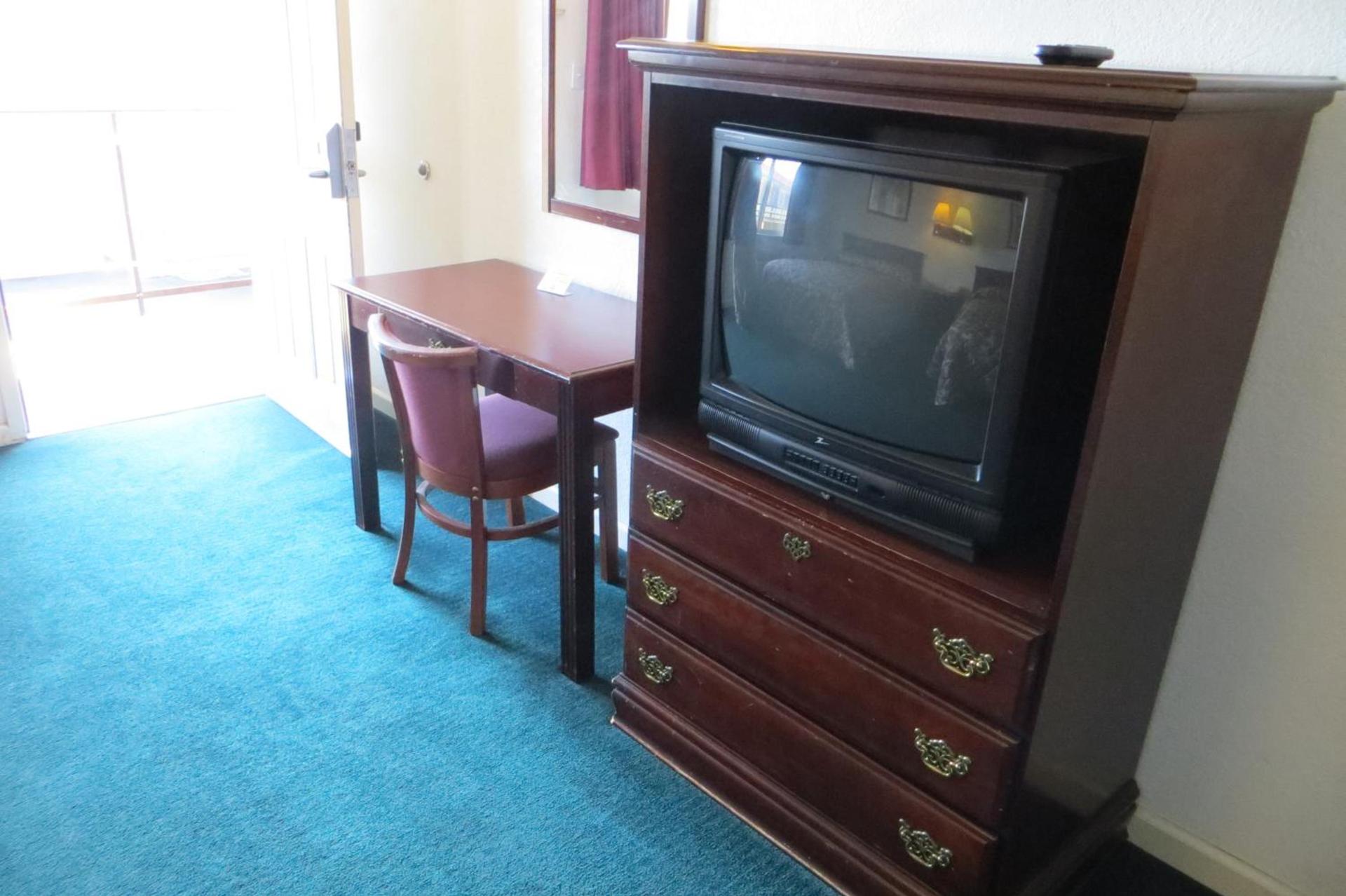 Capri Motel photo 19