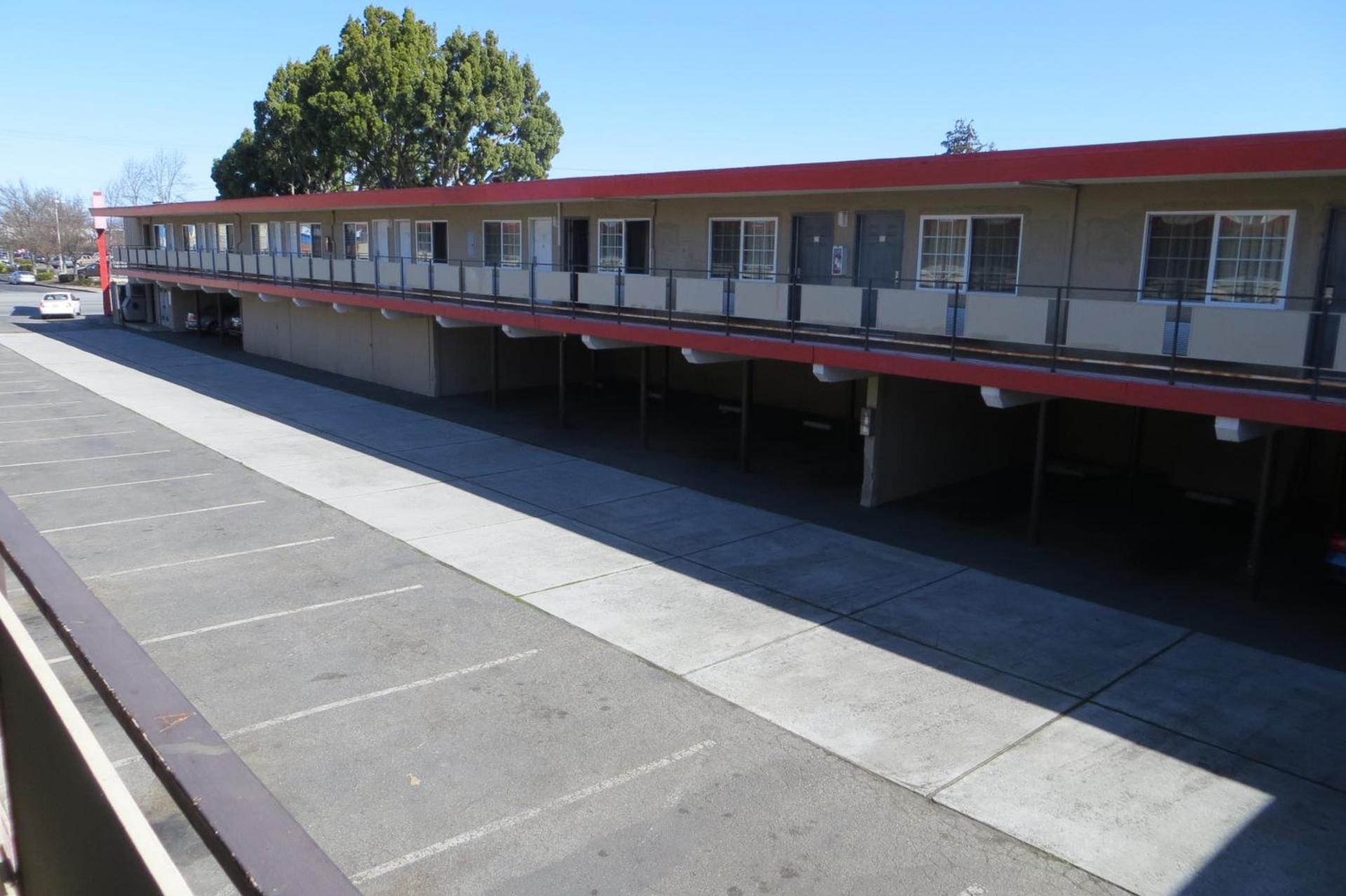 Capri Motel photo 3