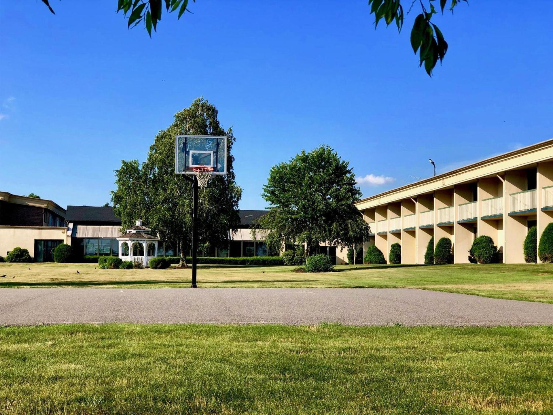 Riverview Inn & Suites photo 14