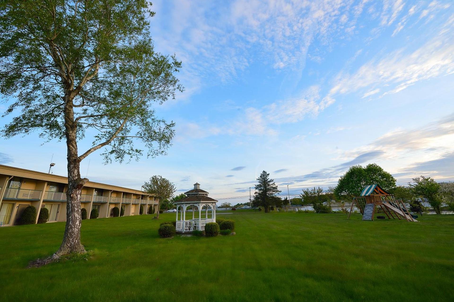 Riverview Inn & Suites photo 13