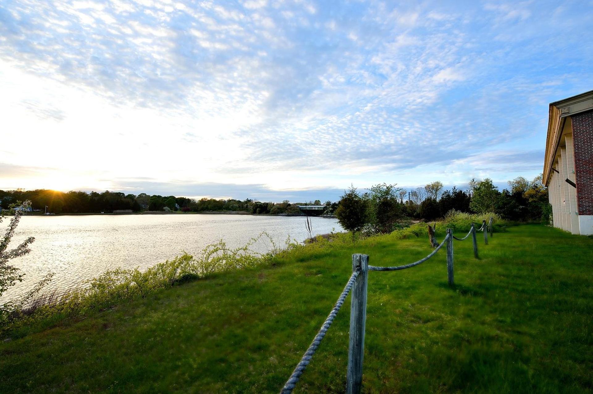Riverview Inn & Suites photo 16